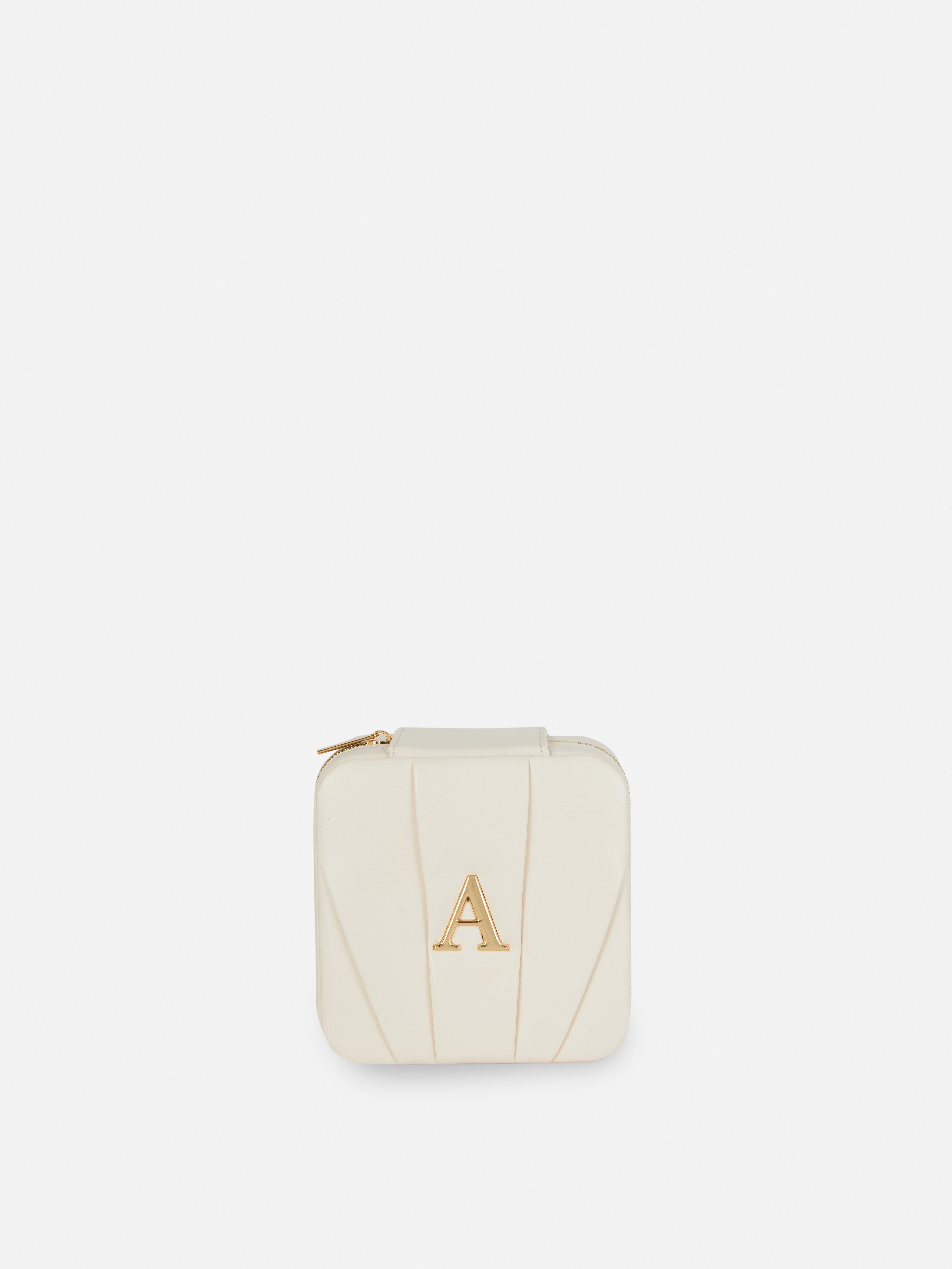 Monogramos műbőr ékszertartó doboz