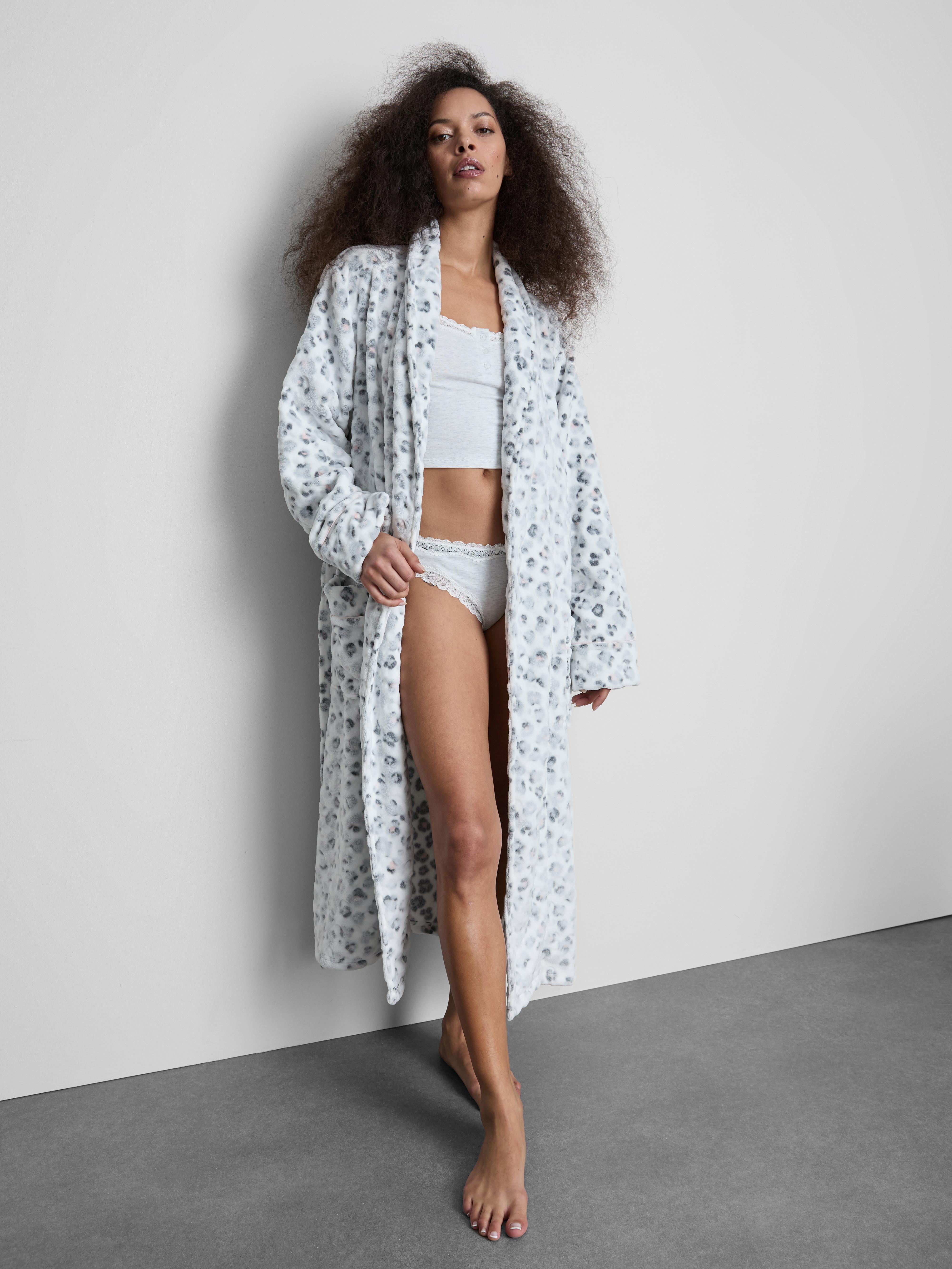 Bata abrigada midi con cinturón