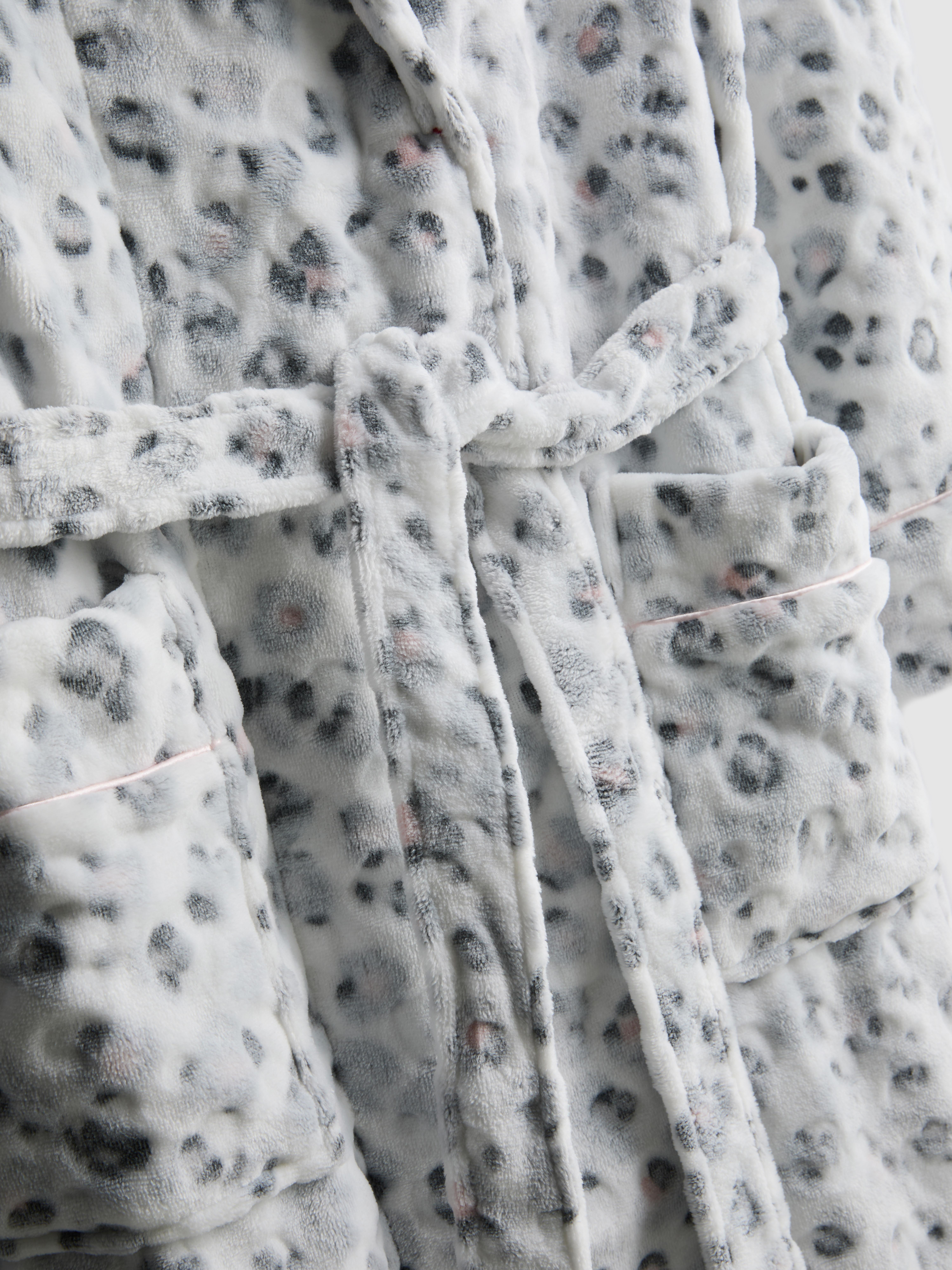 Udobna srednje dolga jutranja halja s pasom