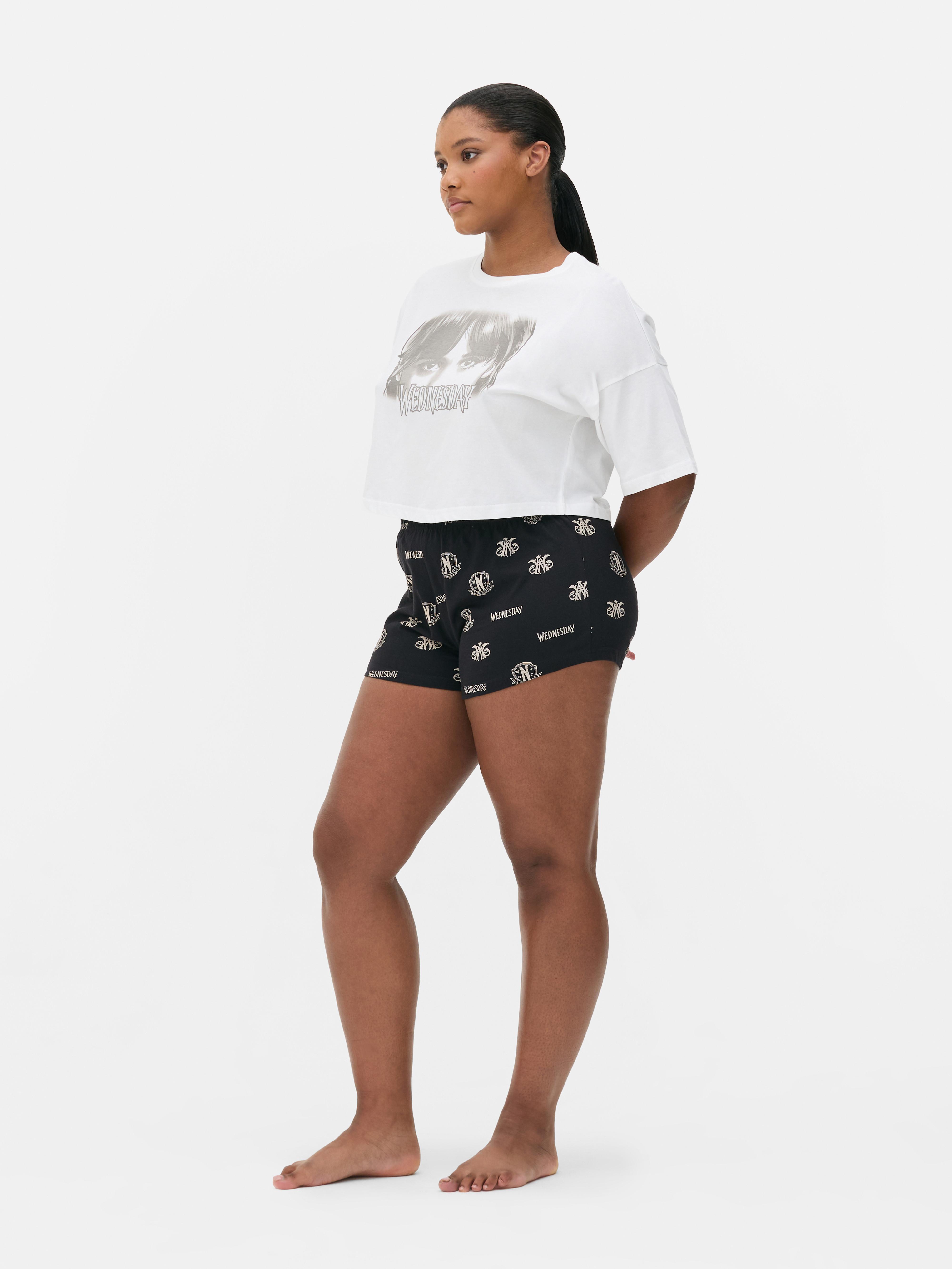 Pijama corto con estampado de Miércoles Addams