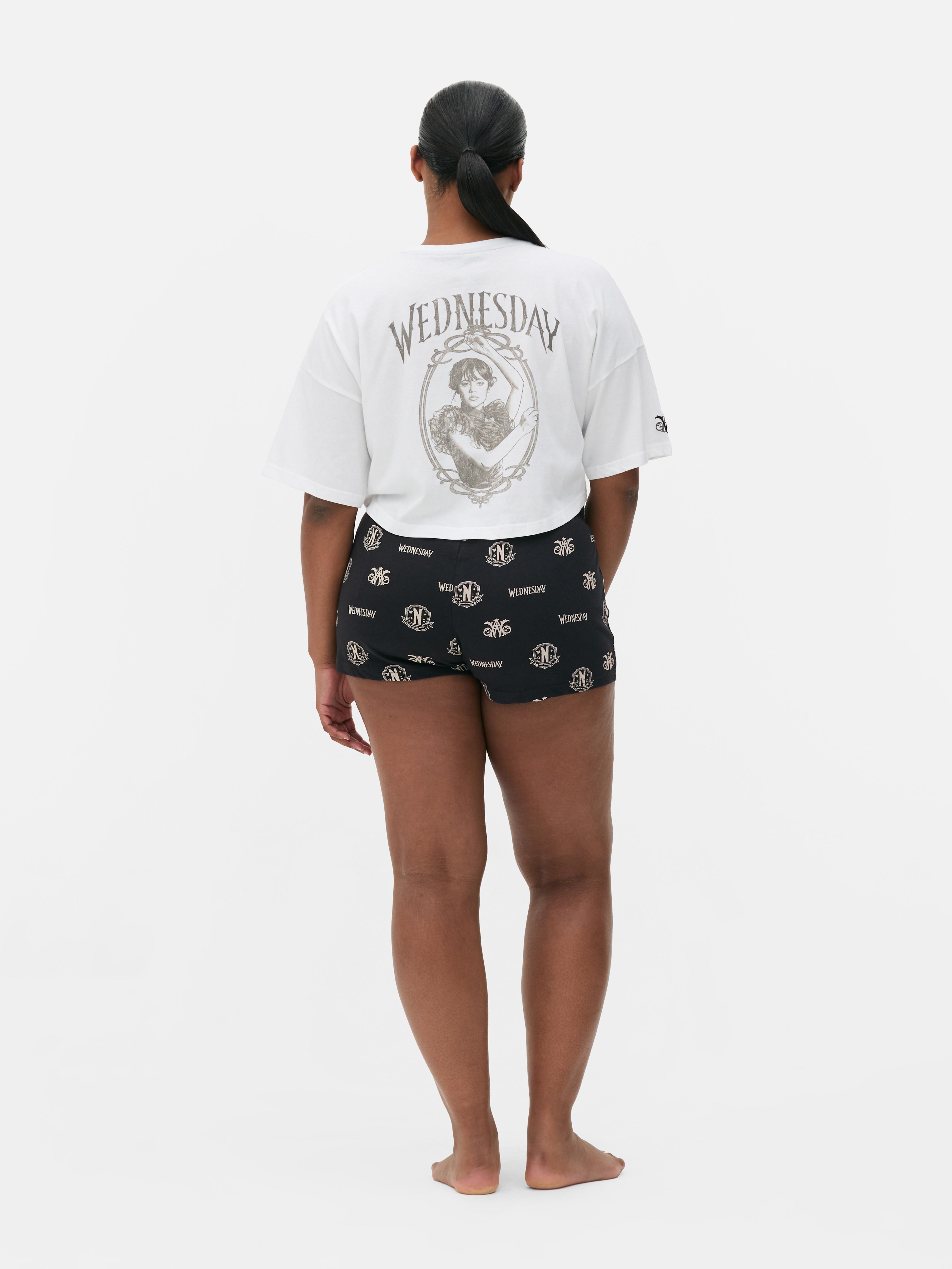 Pijama corto con estampado de Miércoles Addams