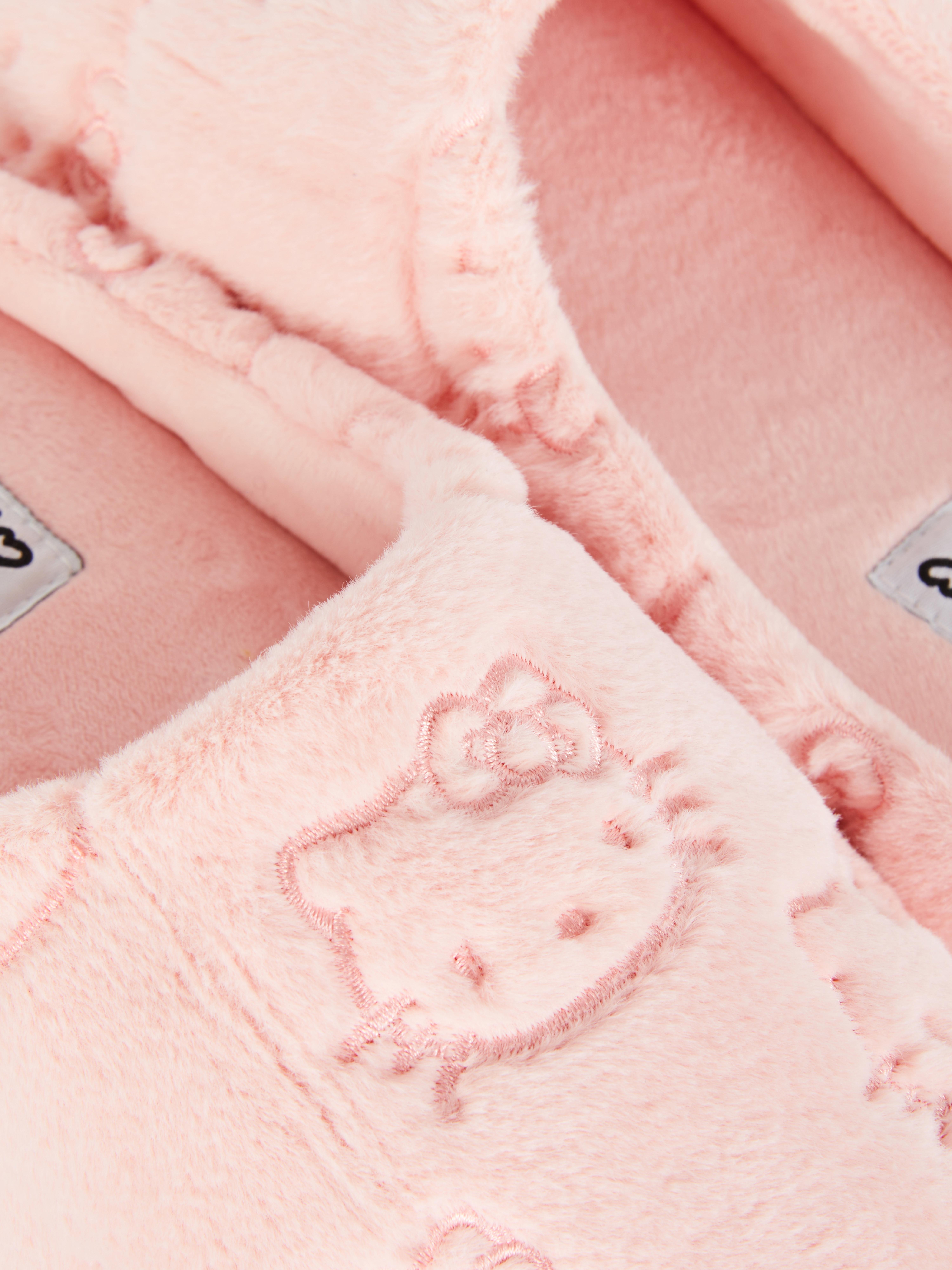 Pantuflas destalonadas con repujado de Hello Kitty