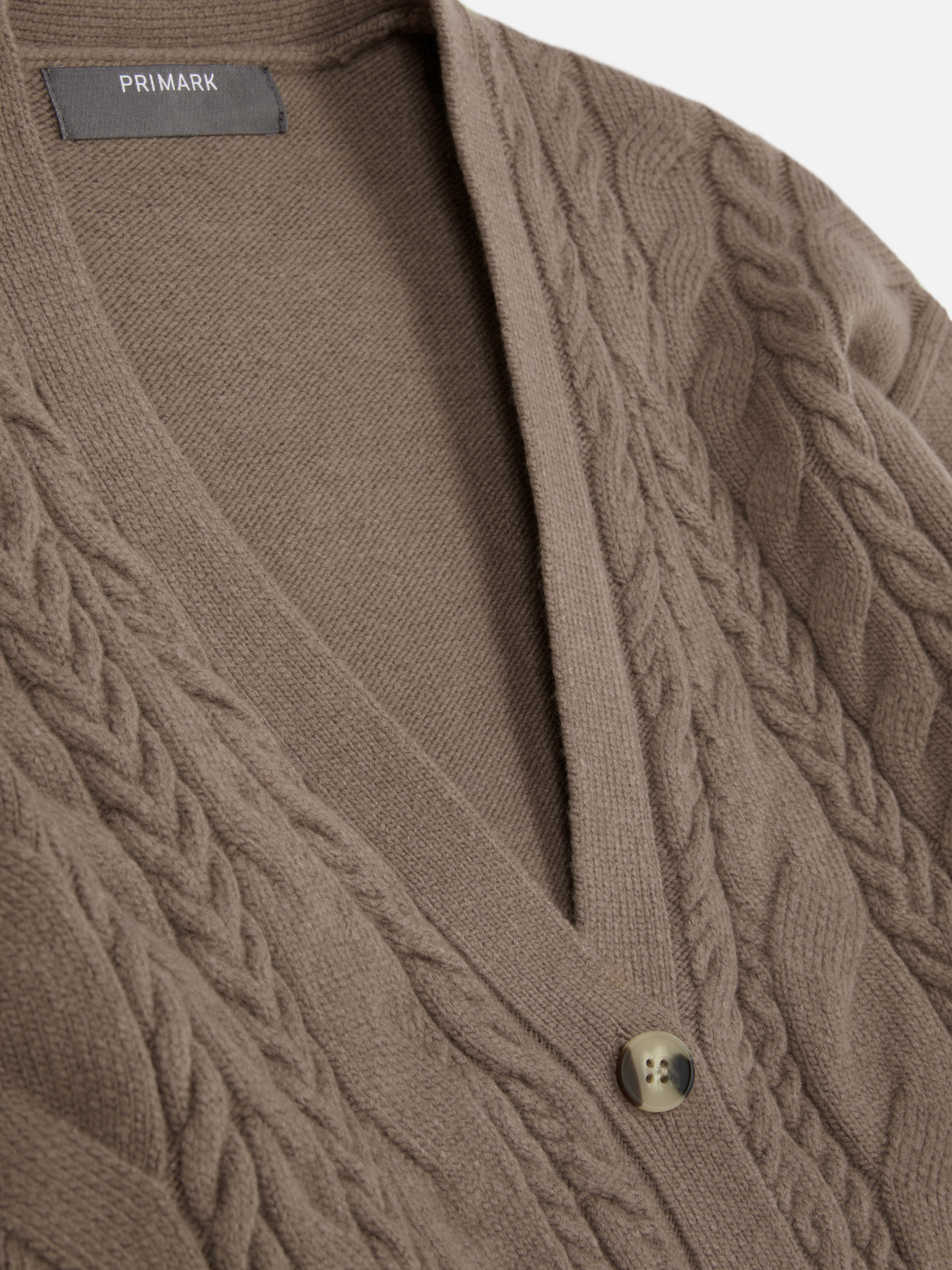 Cardigan in maglia a trecce spessa