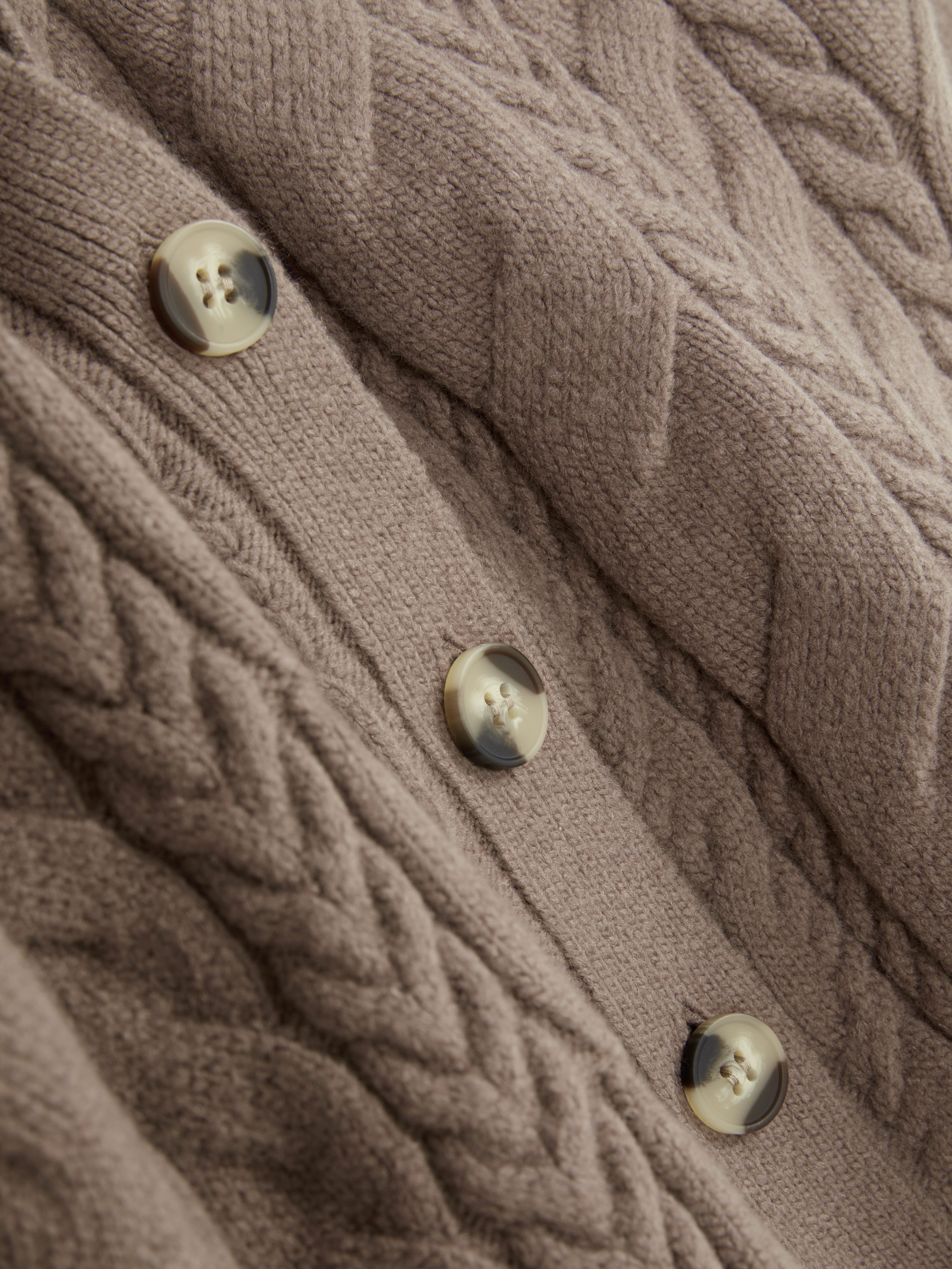 Cardigan in maglia a trecce spessa