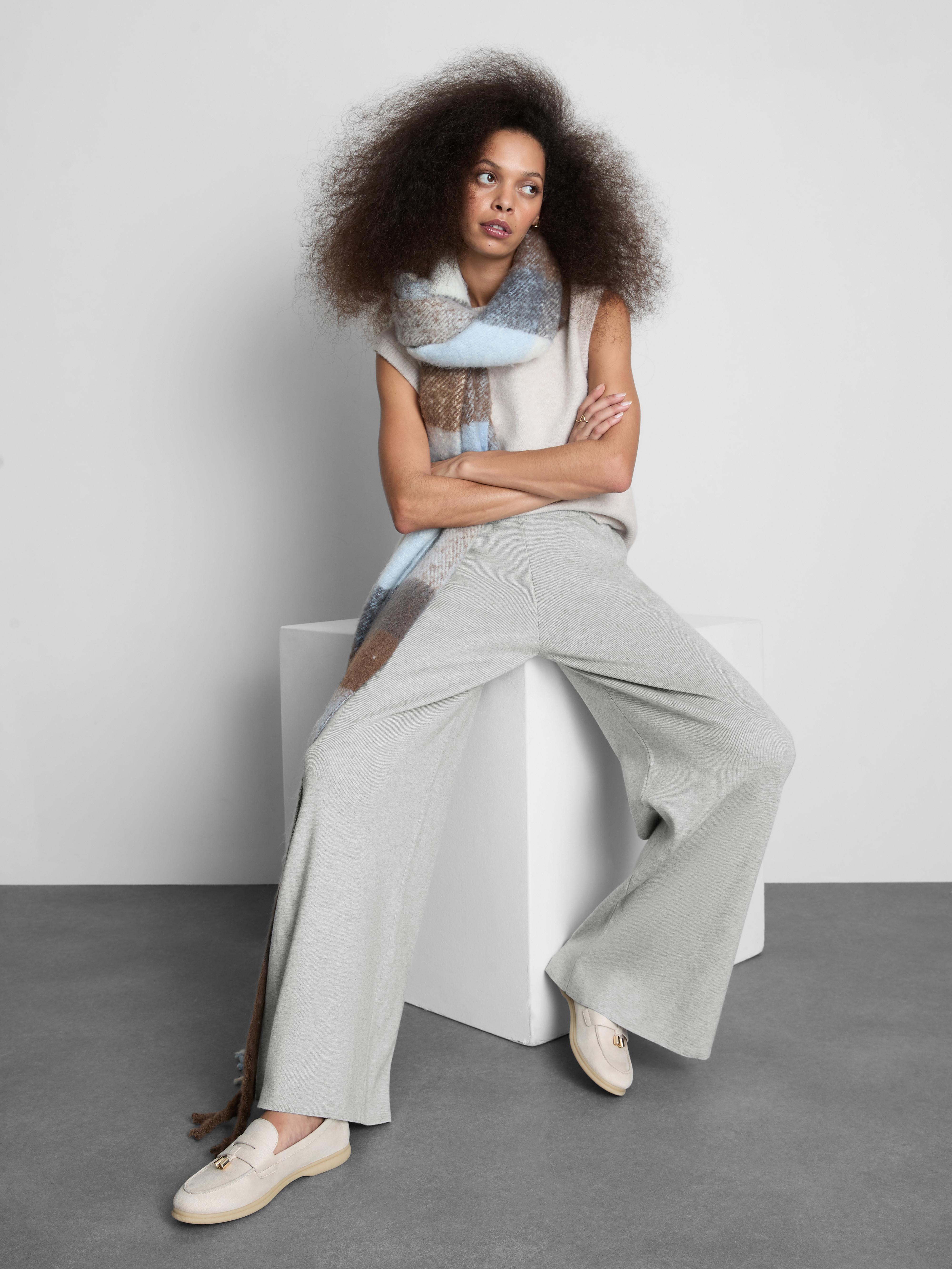 Pantalón de pernera ancha con efecto compresor