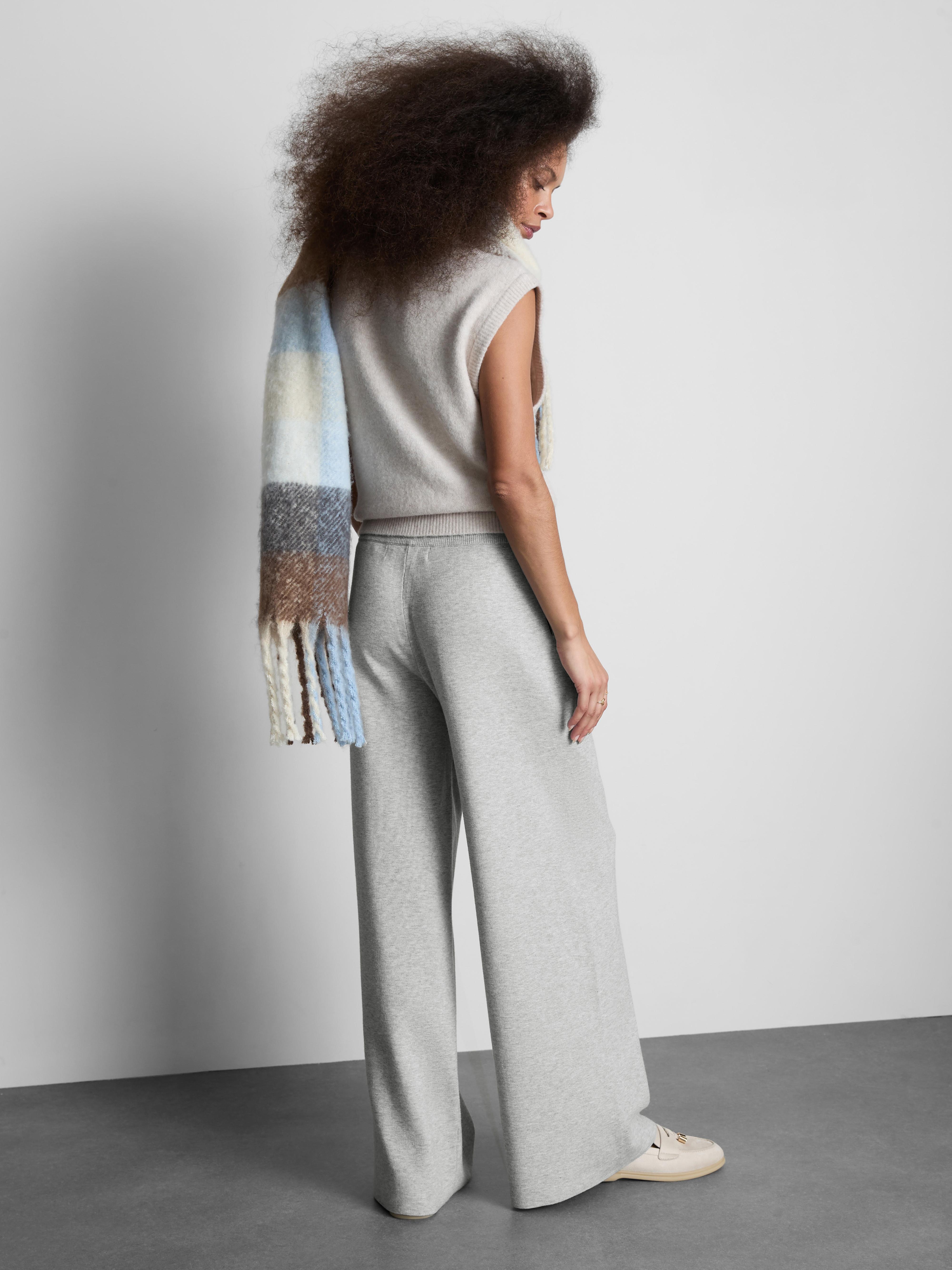 Pantalón de pernera ancha con efecto compresor