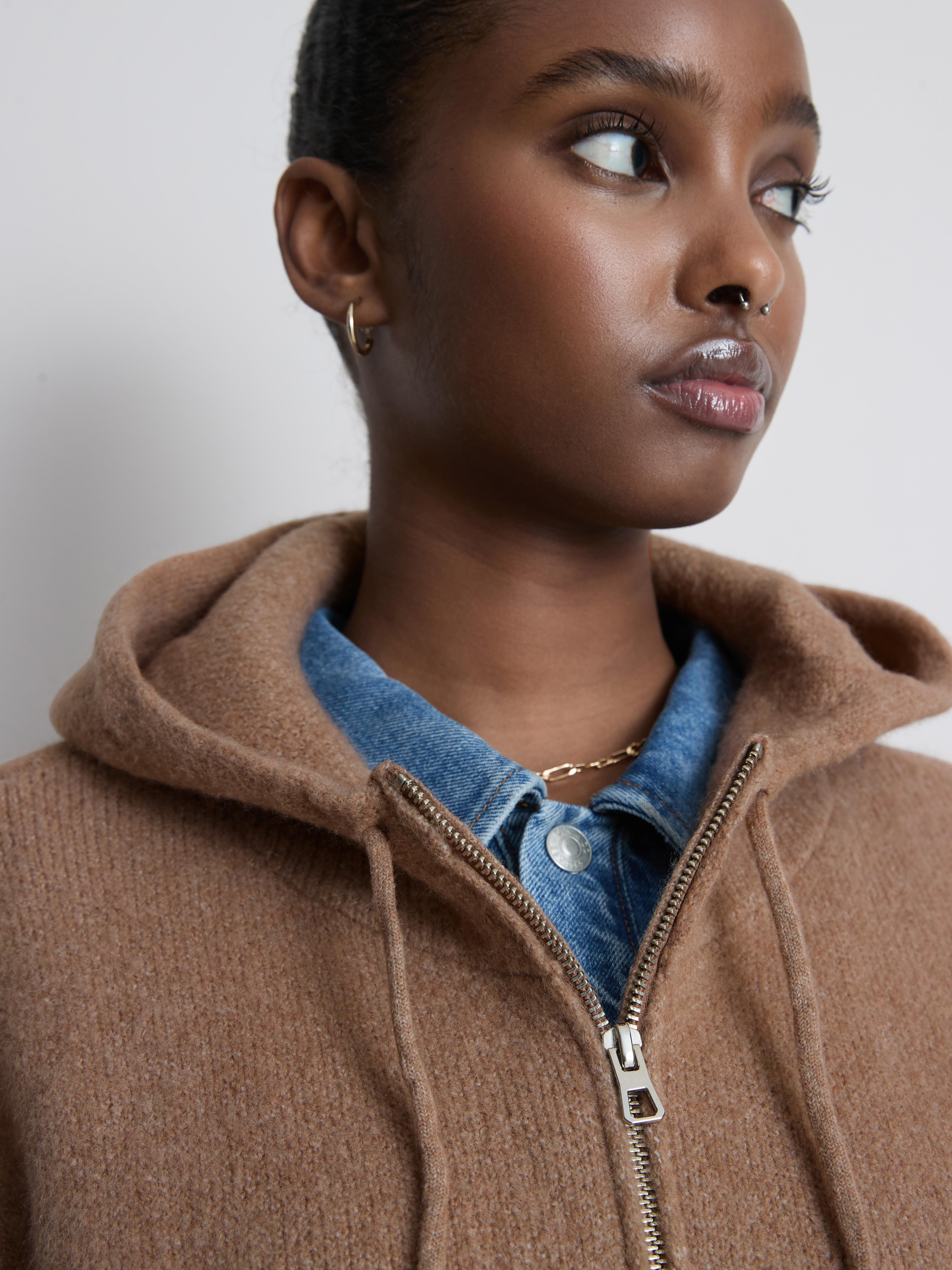 Sudadera básica con capucha y cremallera