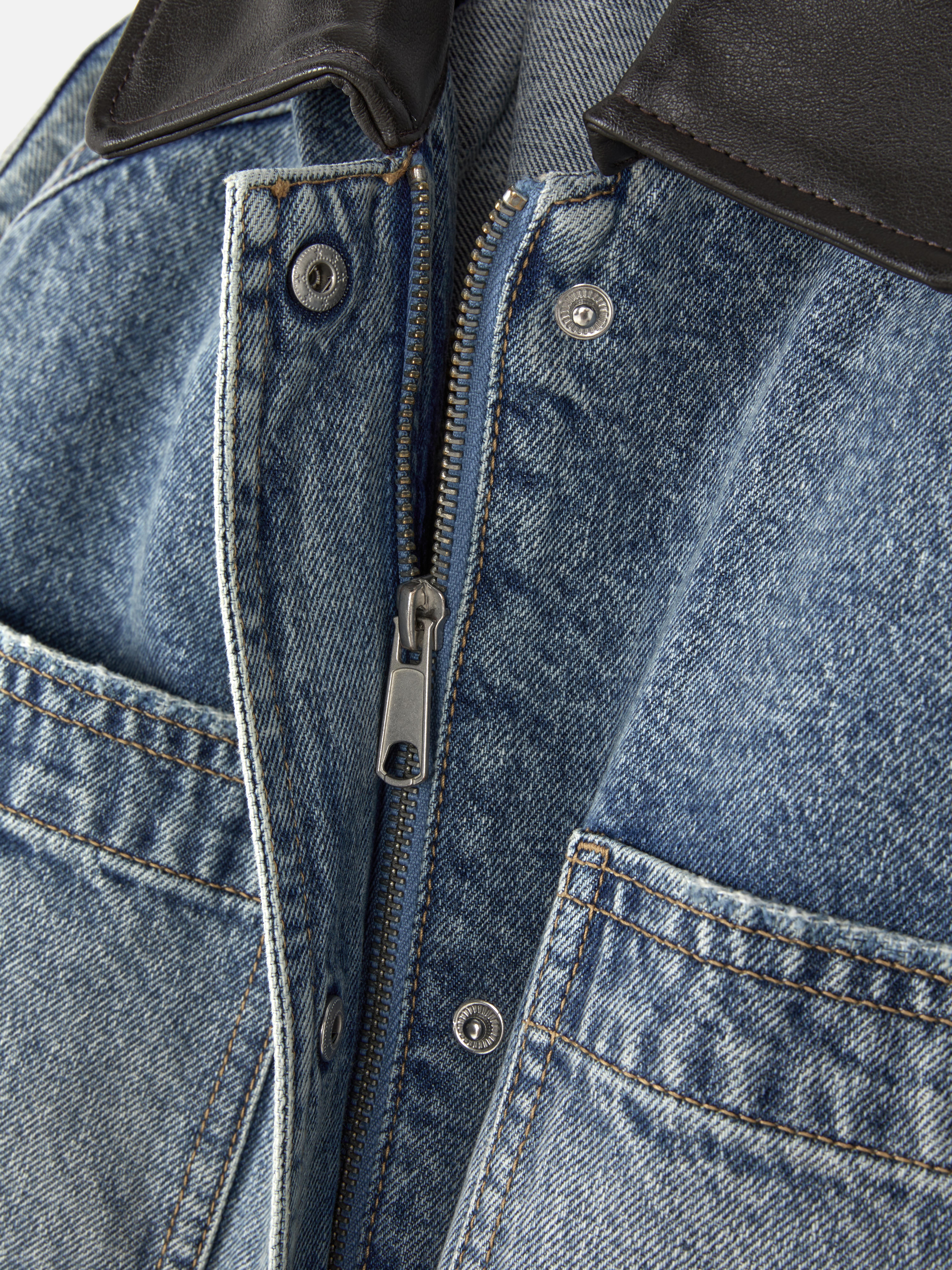 Chaqueta en denim con cuello de PU de Rita Ora