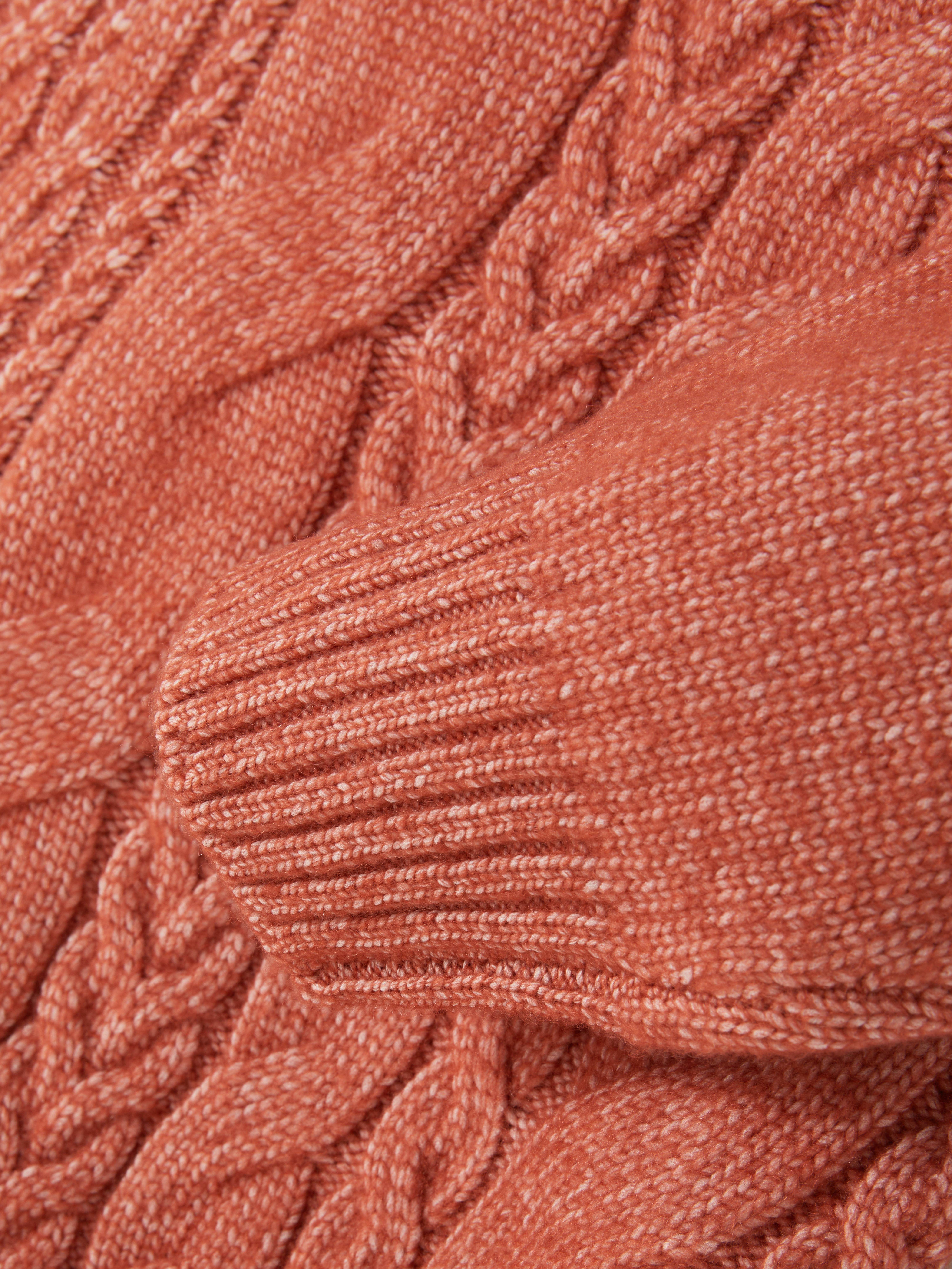 Maglia lavorata a trecce girocollo