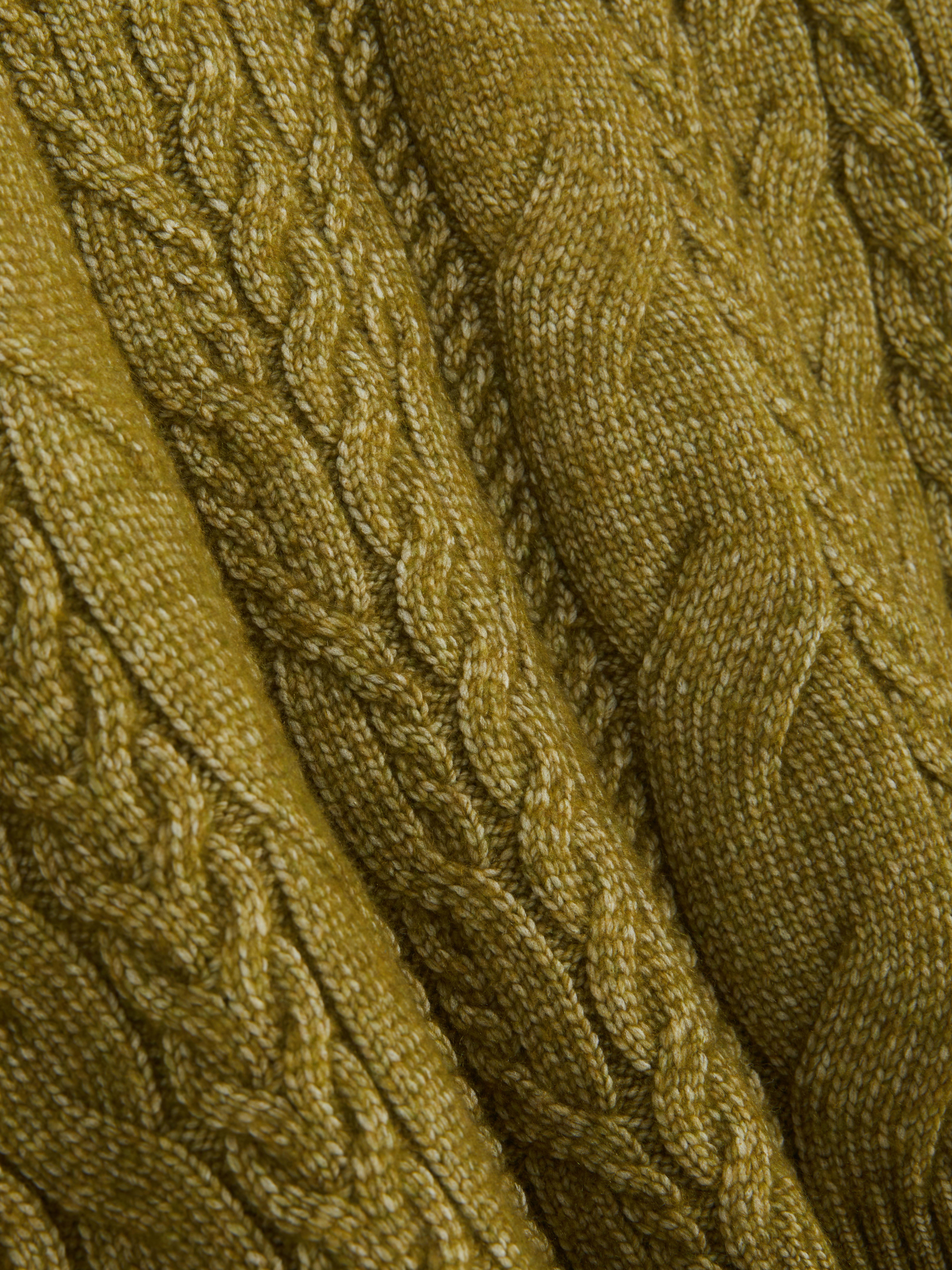 Maglia lavorata a trecce girocollo