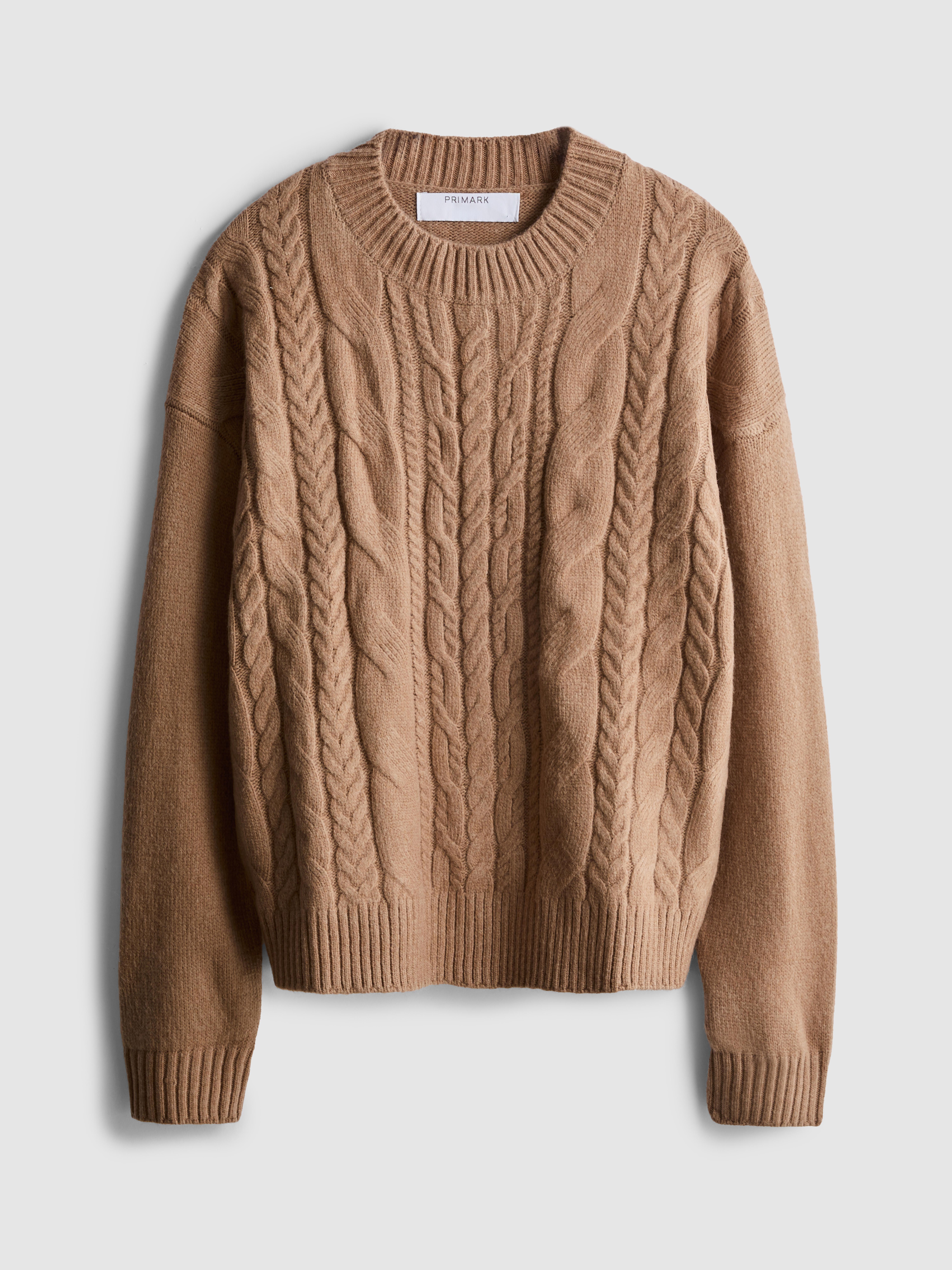 Maglia lavorata a trecce girocollo Cammello