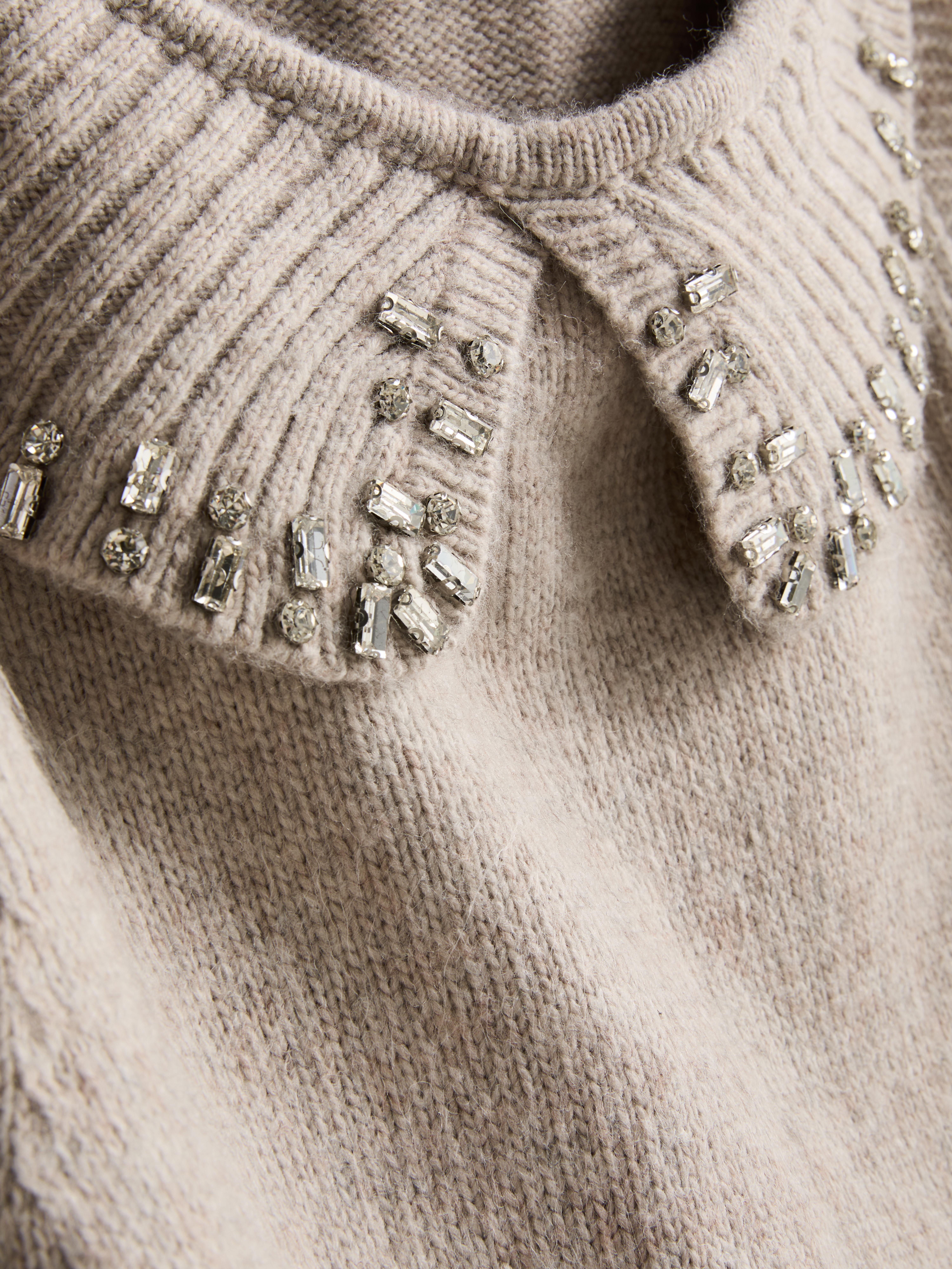 2 in 1 Embroidered Collar Jumper
