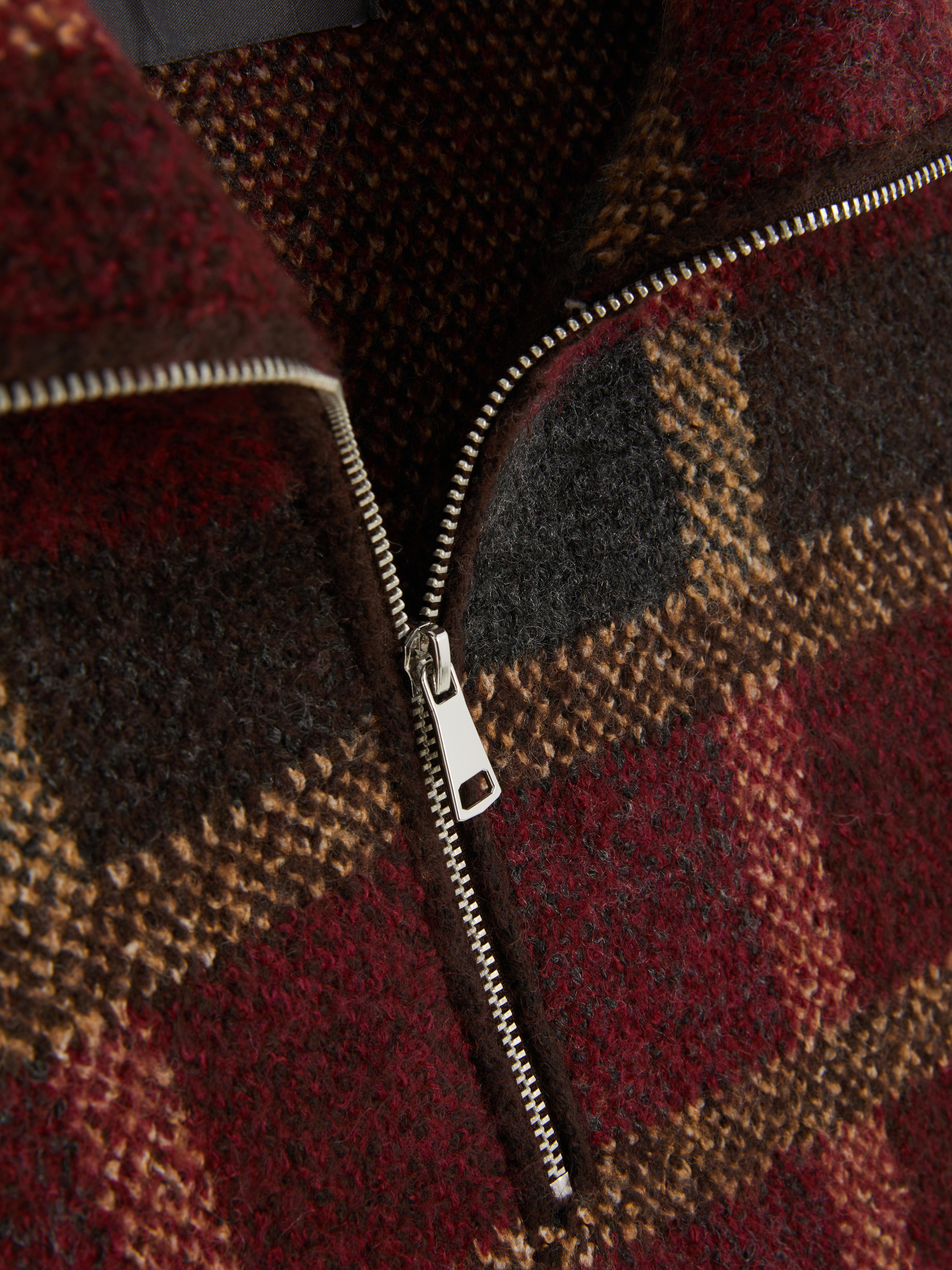 Pull traditionnel à col zippé