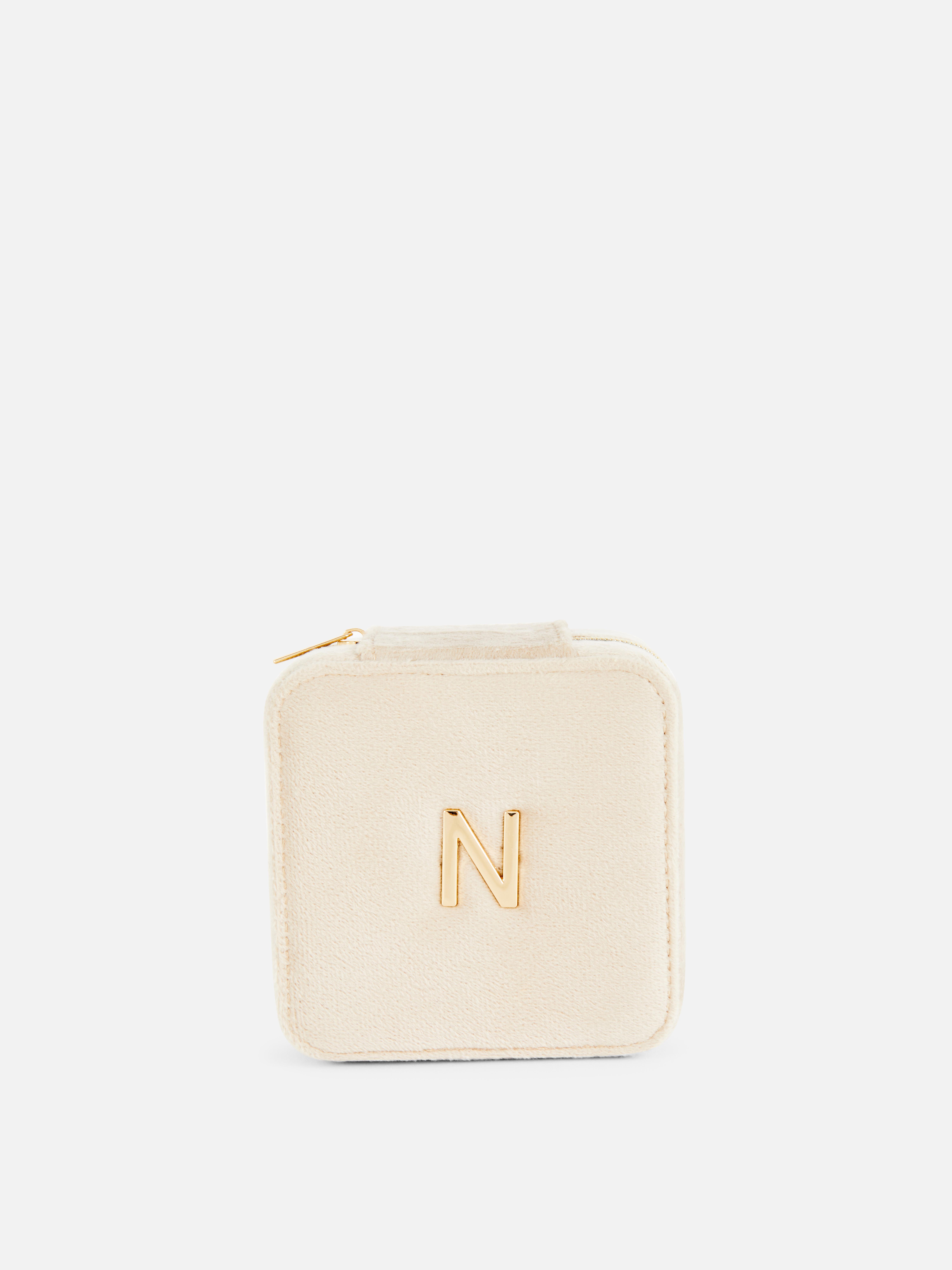 Négyzet alakú, monogramos ékszertartó doboz