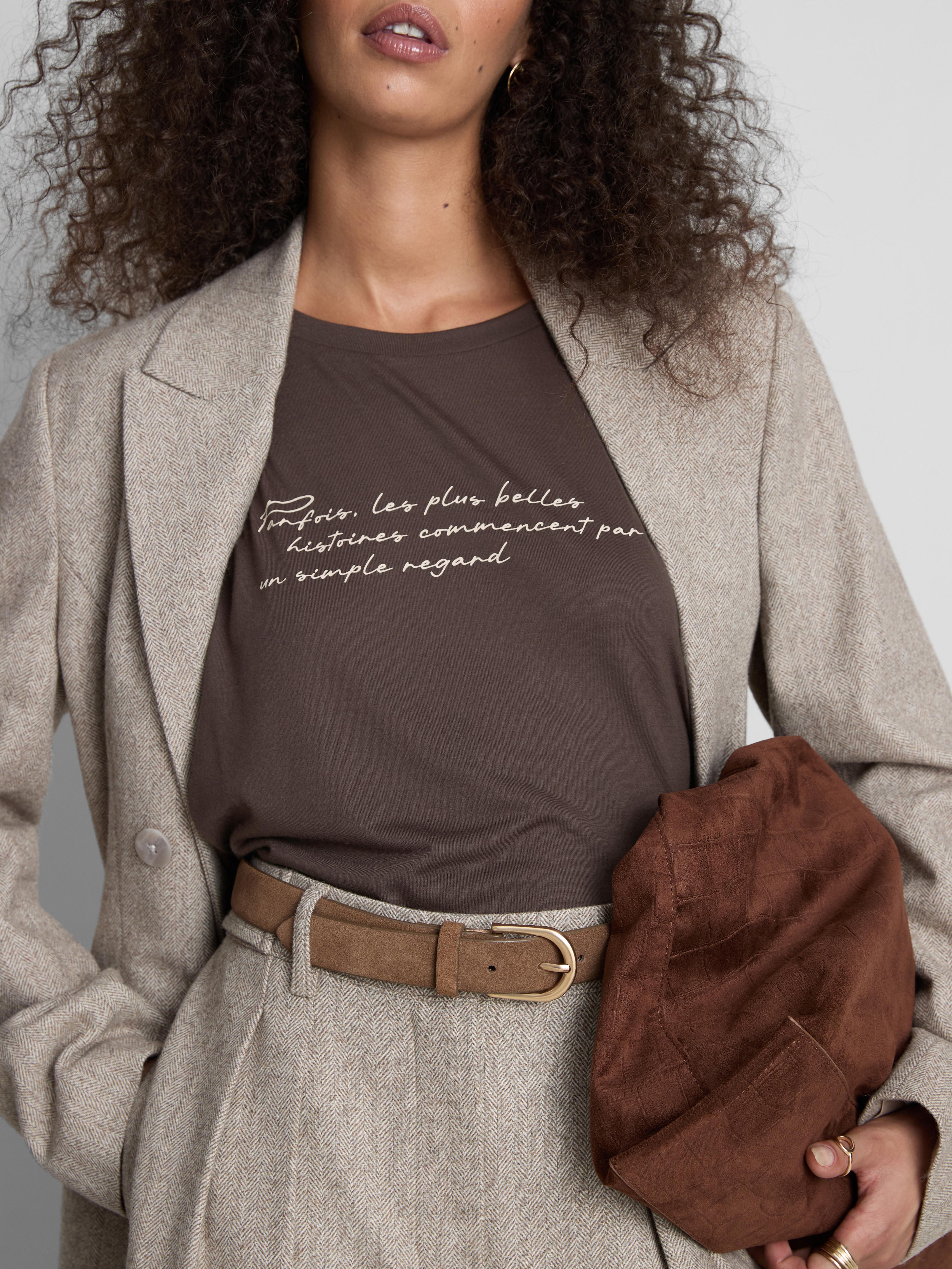 T-shirt comprida bainha curva