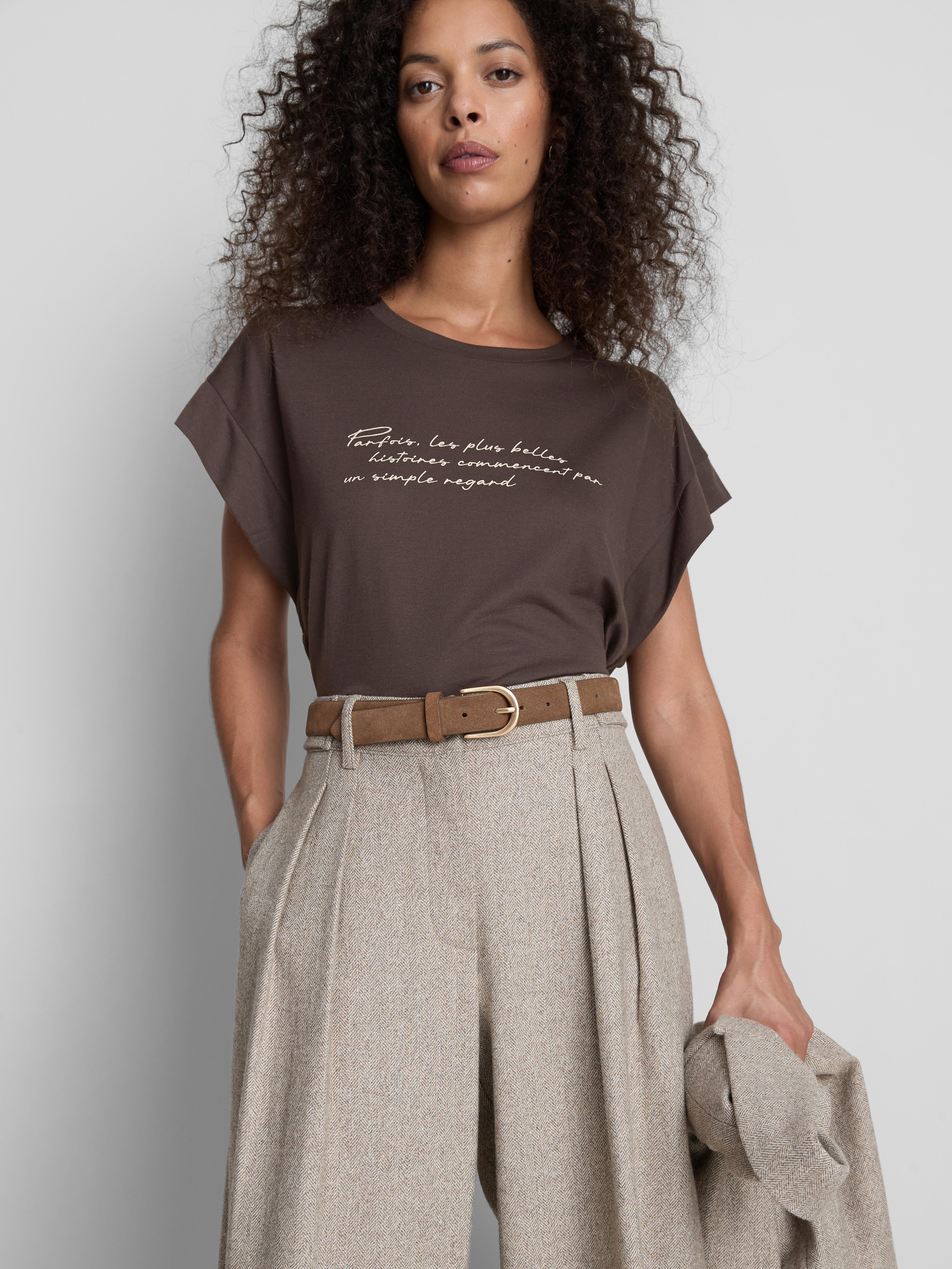 T-shirt comprida bainha curva