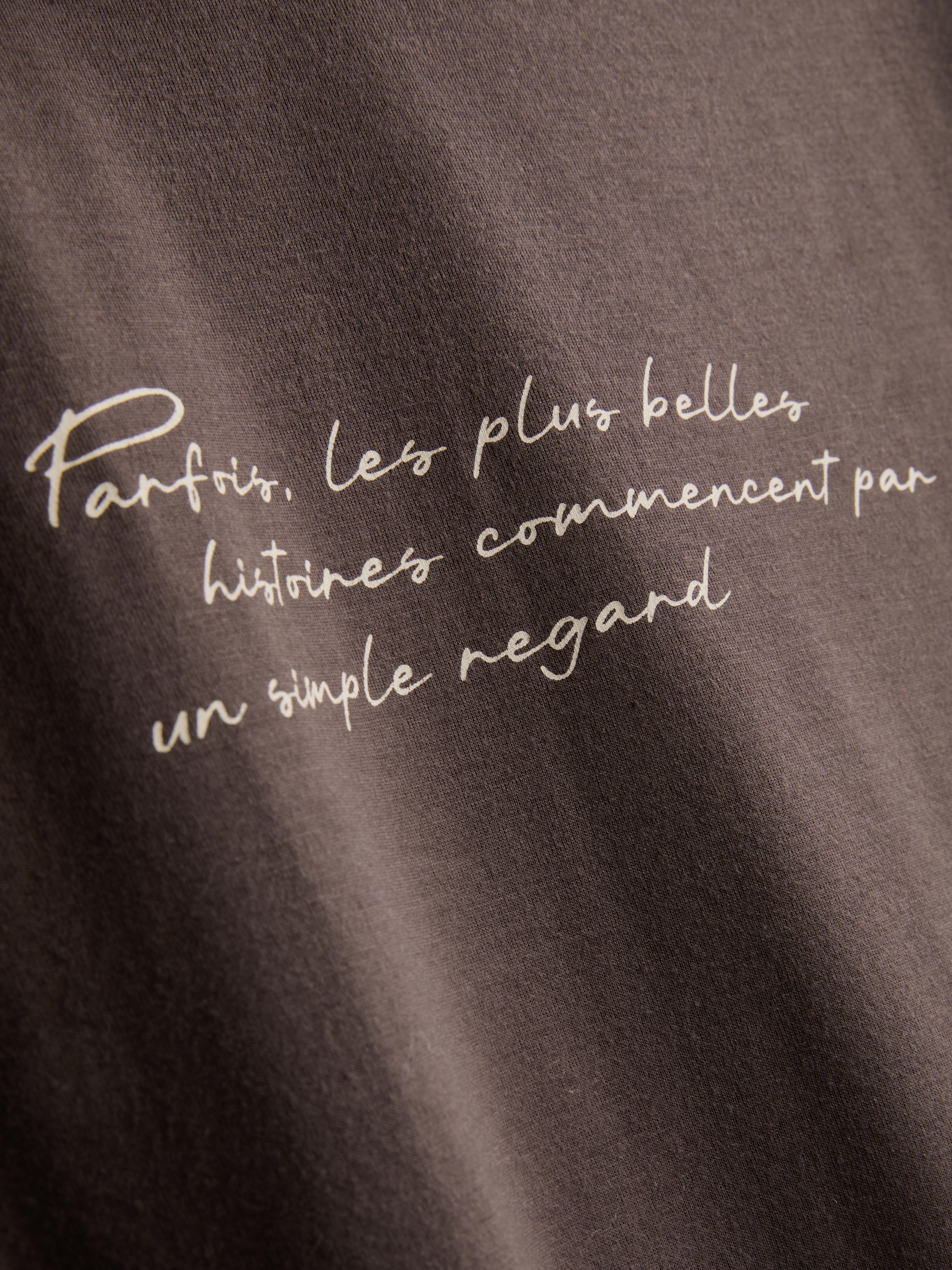 T-shirt comprida bainha curva