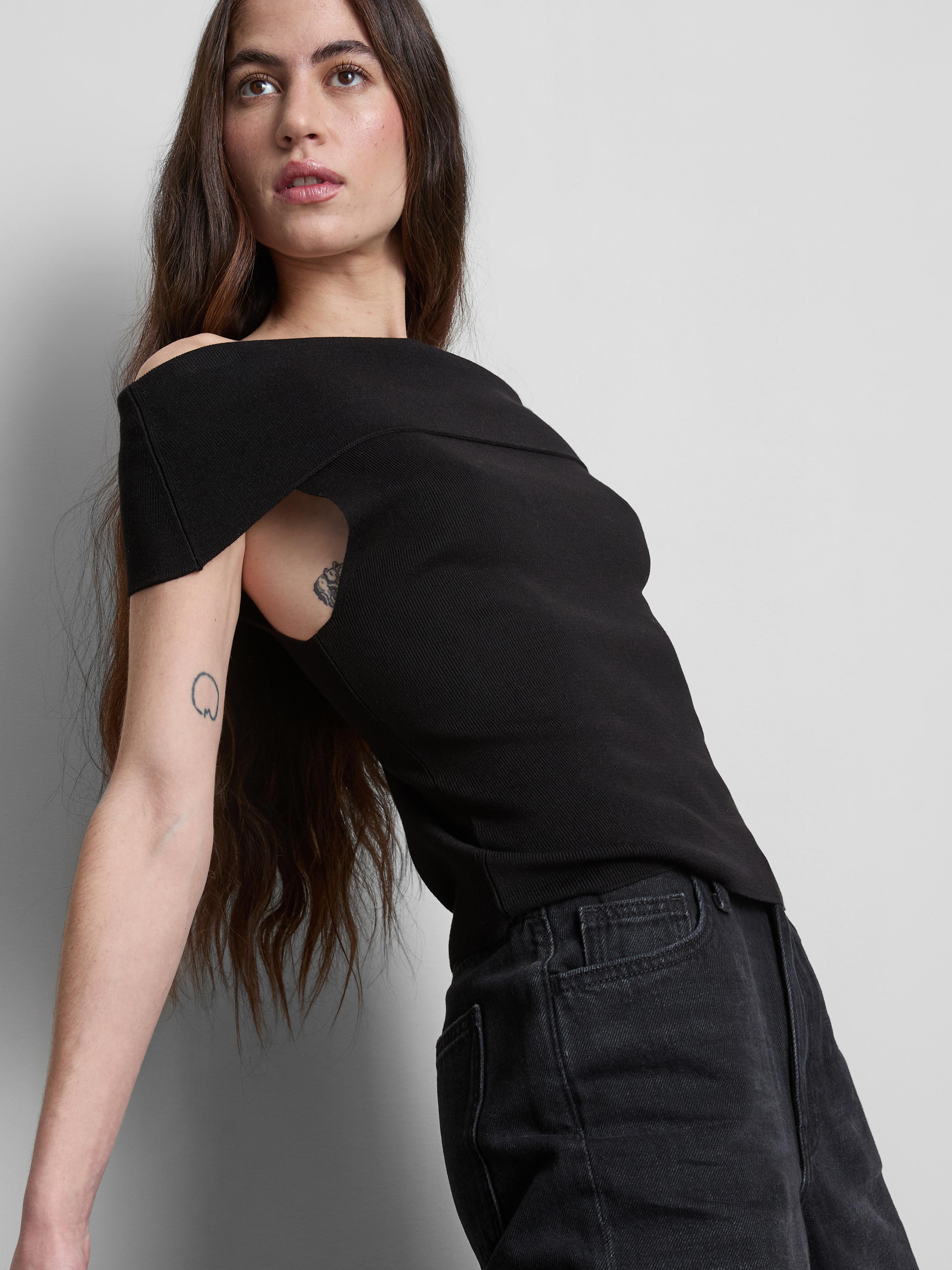 Camiseta de escote vuelto tipo bardot