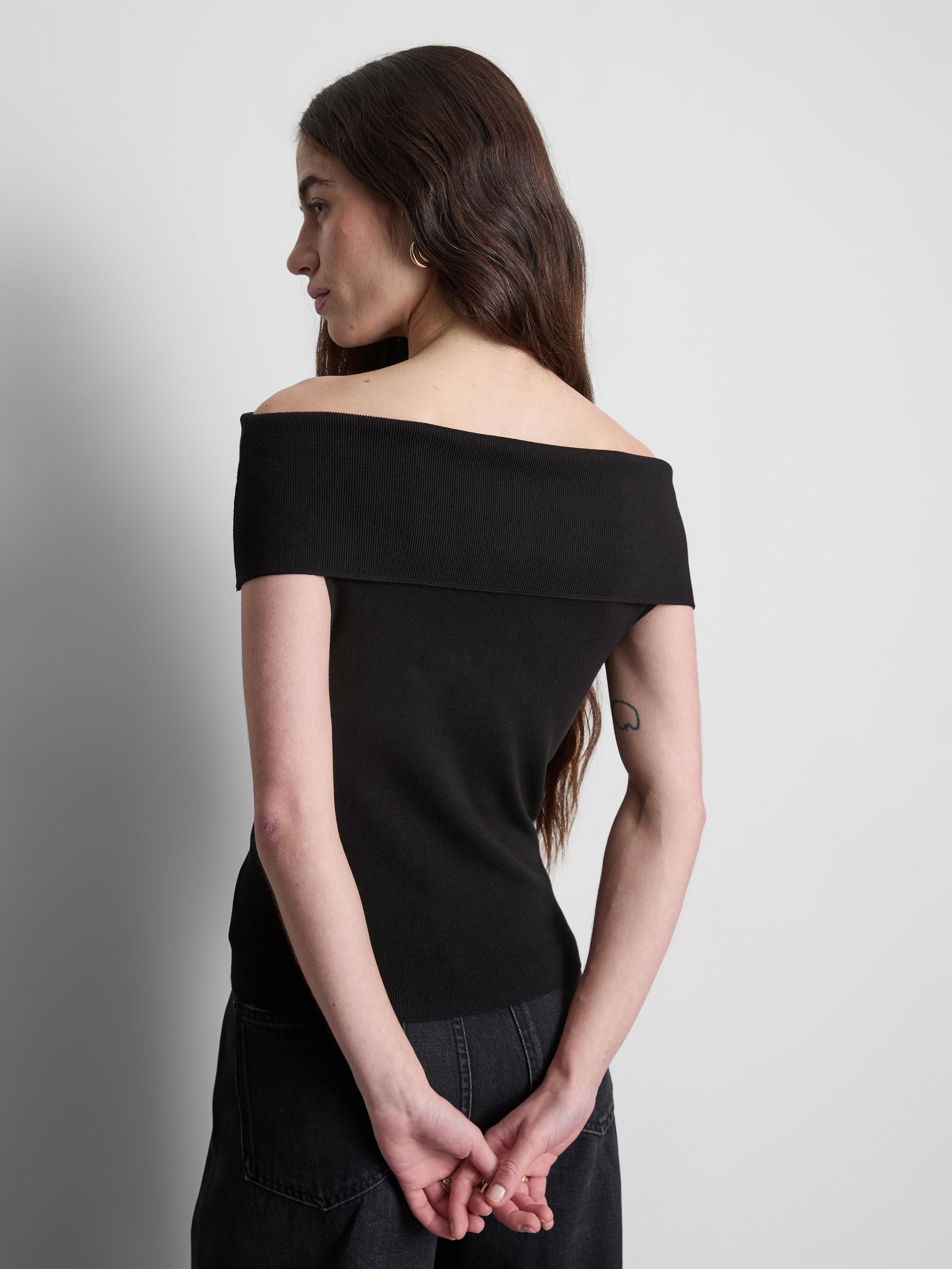 Camiseta de escote vuelto tipo bardot