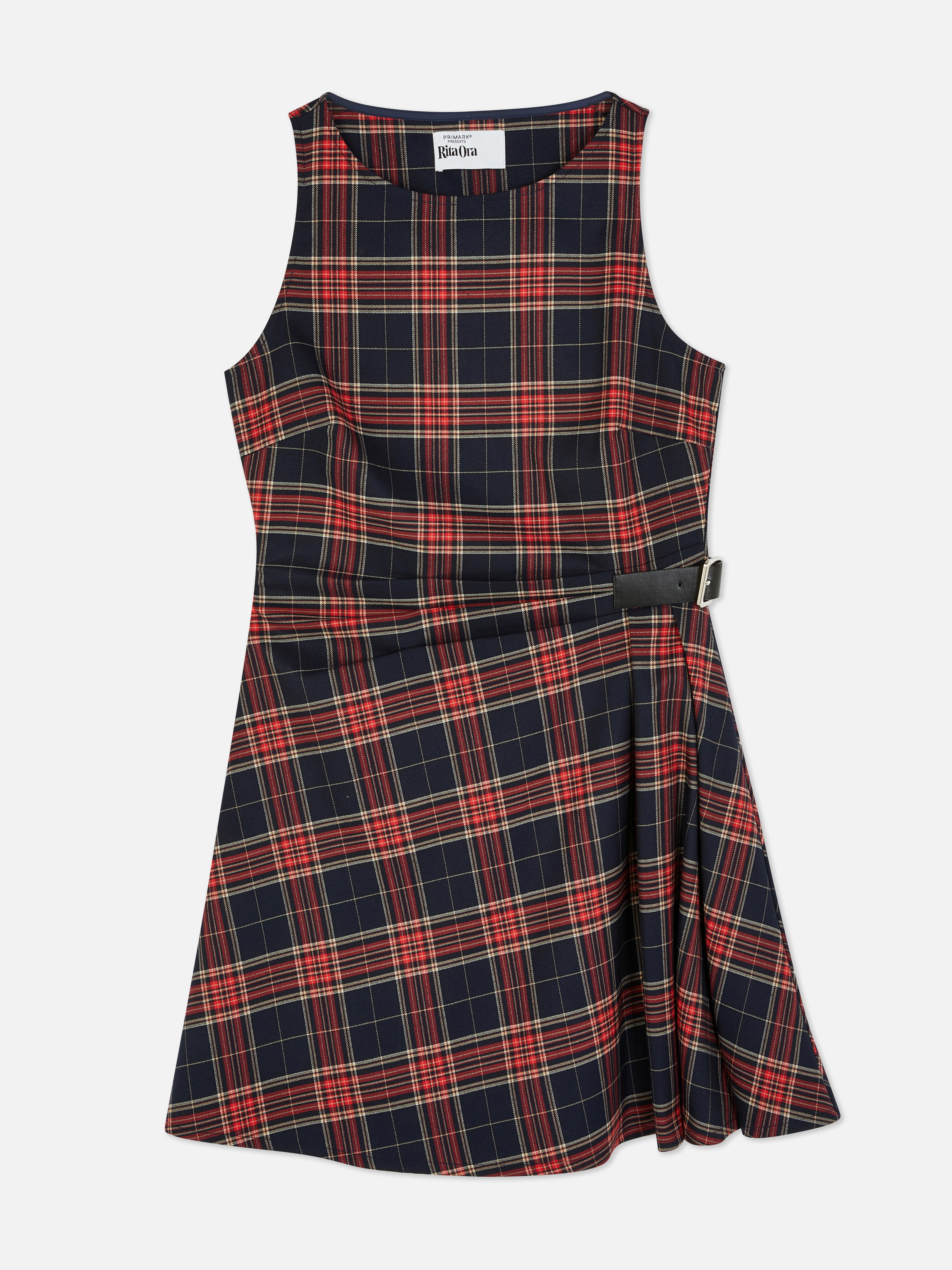 Vestido mini tipo kilt padrão tartan Rita Ora