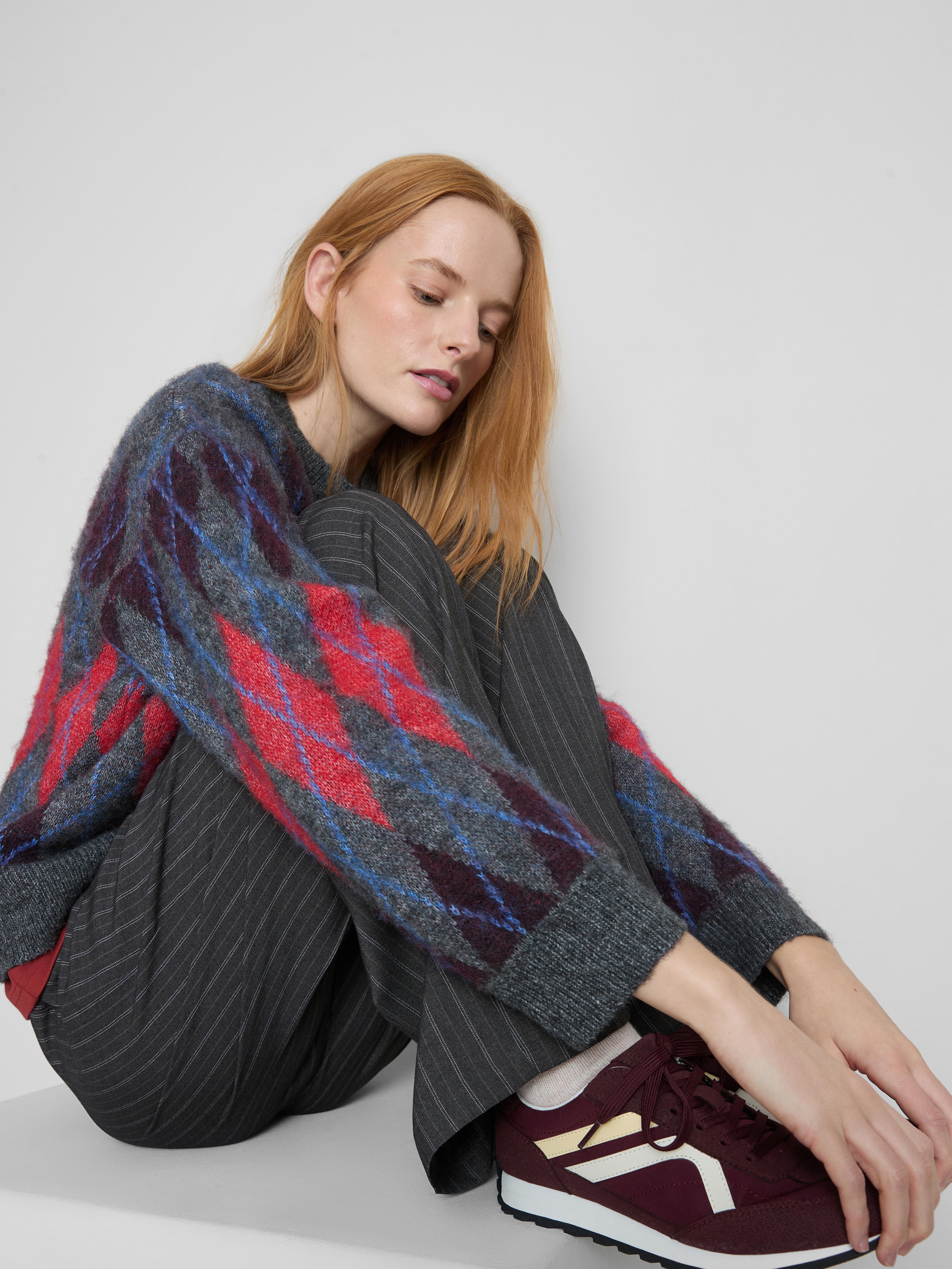 Sproščen pulover z argylskim vzorcem