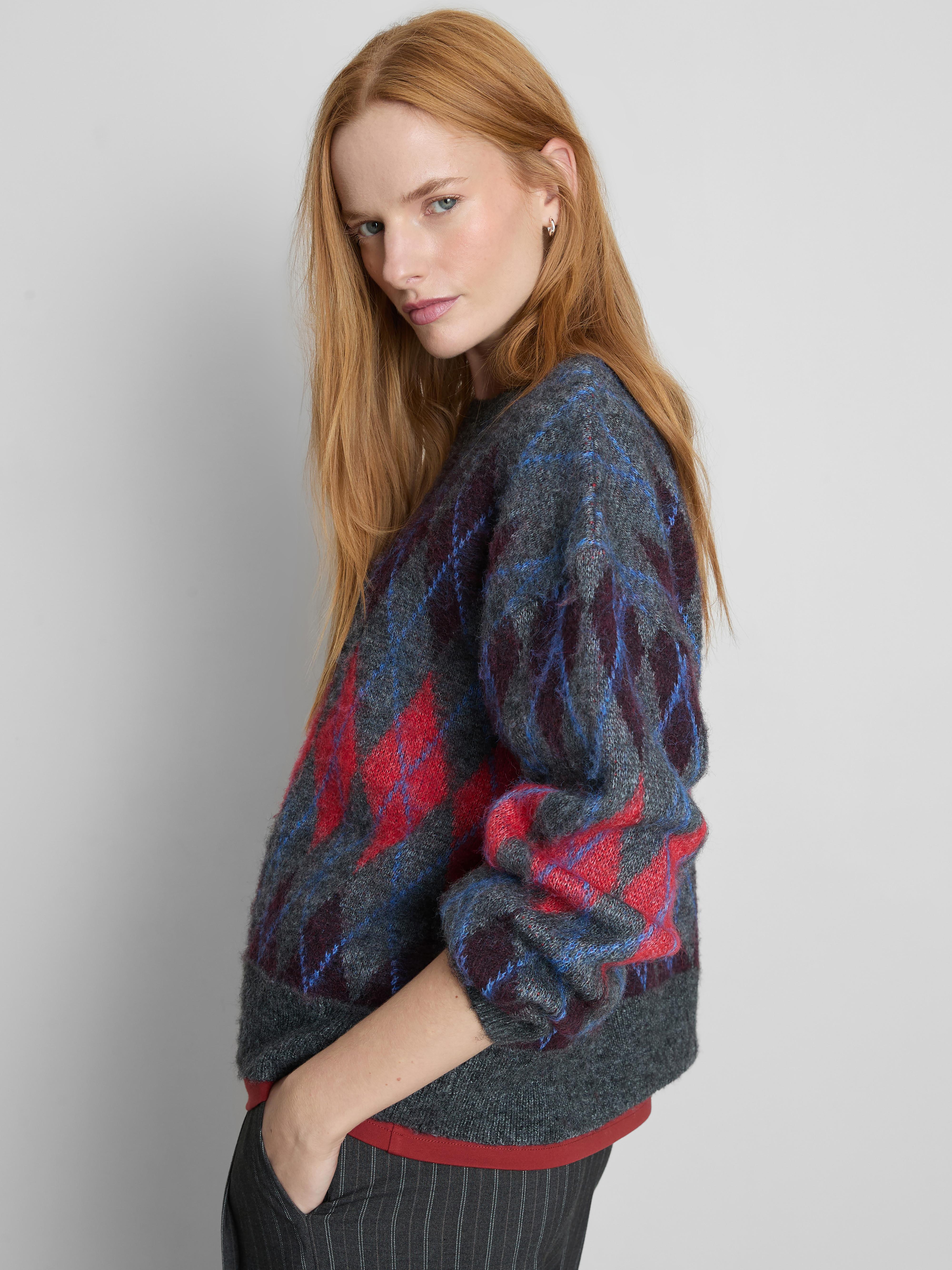 Sproščen pulover z argylskim vzorcem