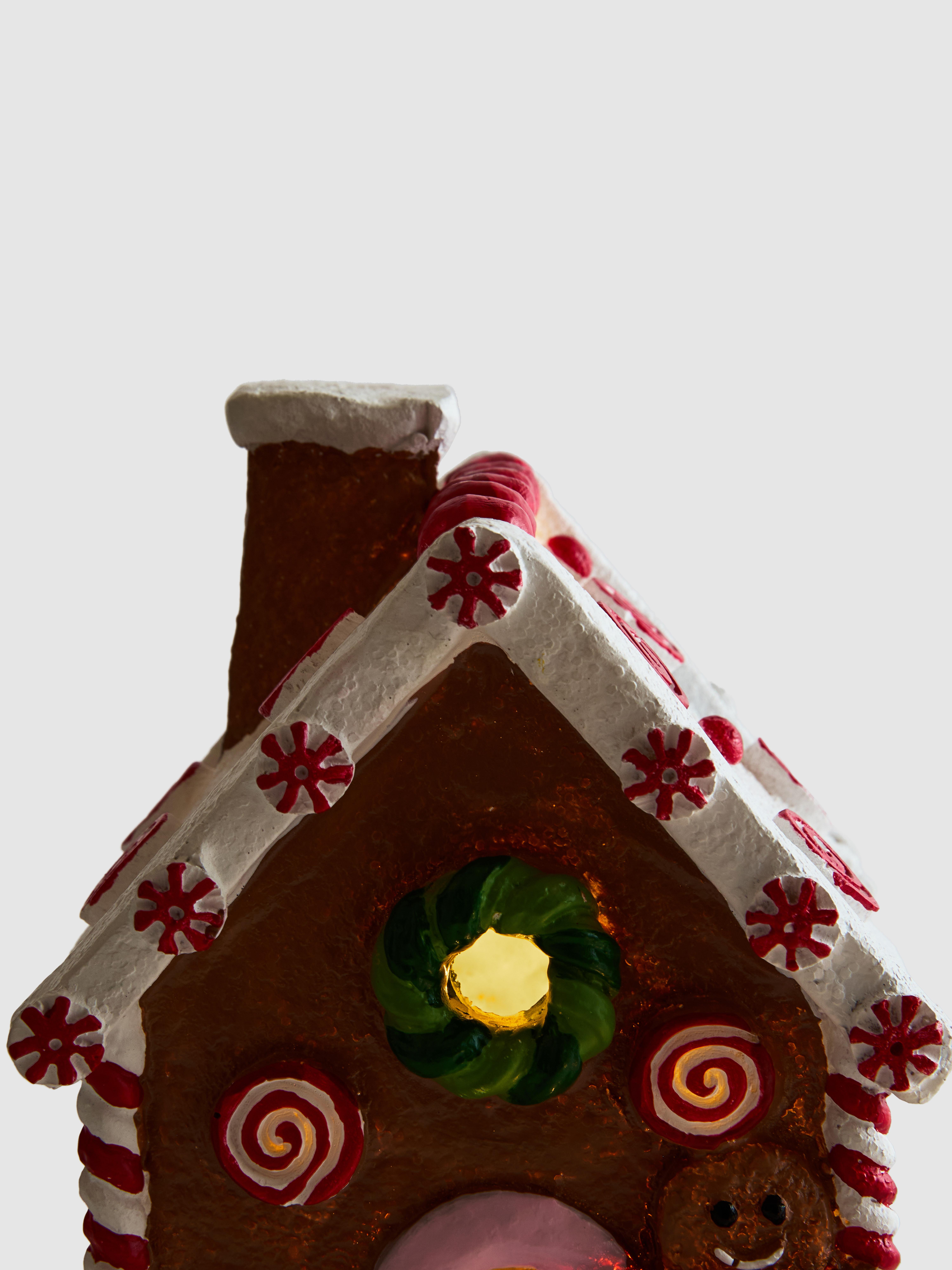 Ornament casă din turtă dulce cu LED