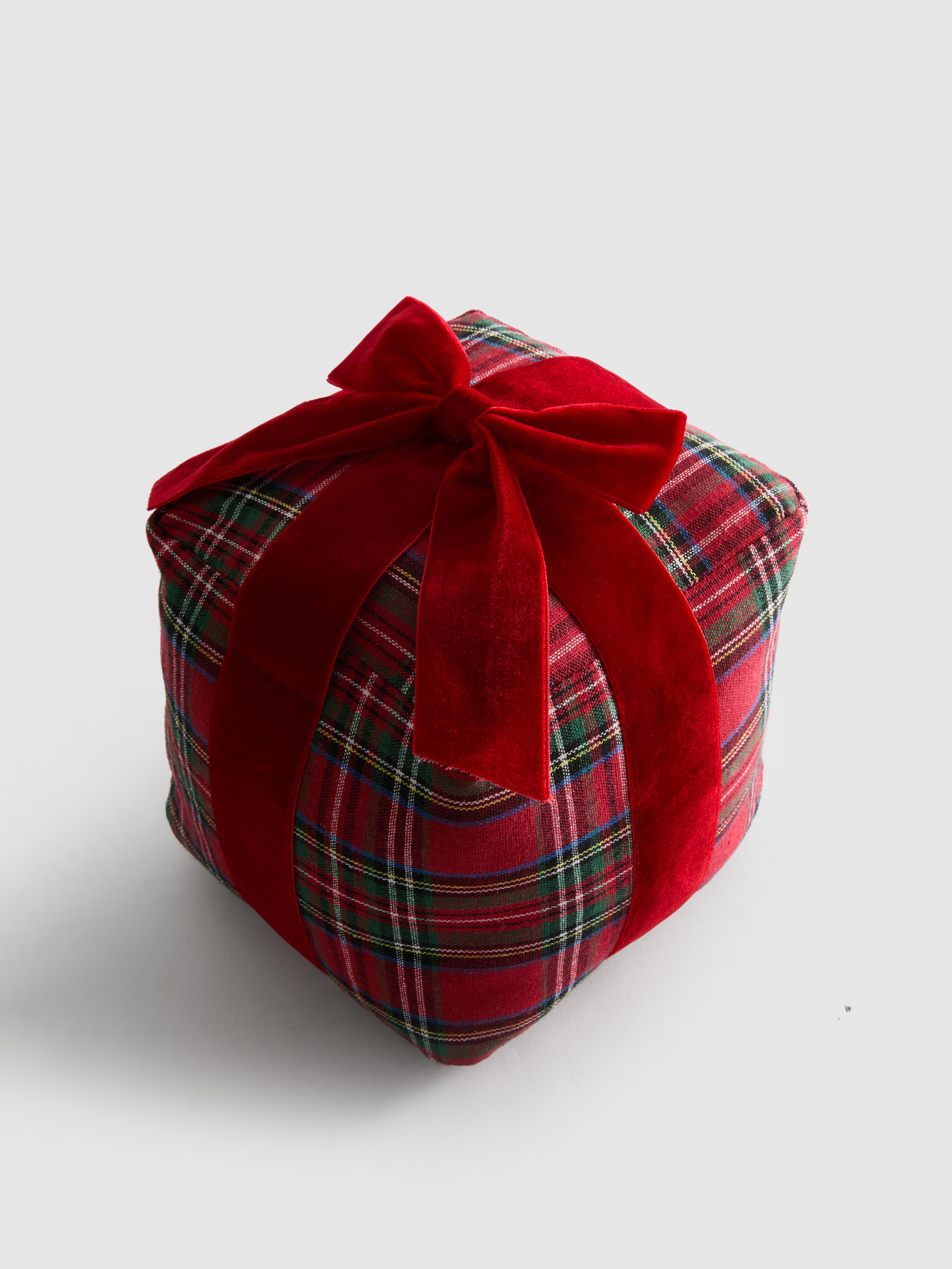 Medium Tartan Present Christmas Decoration