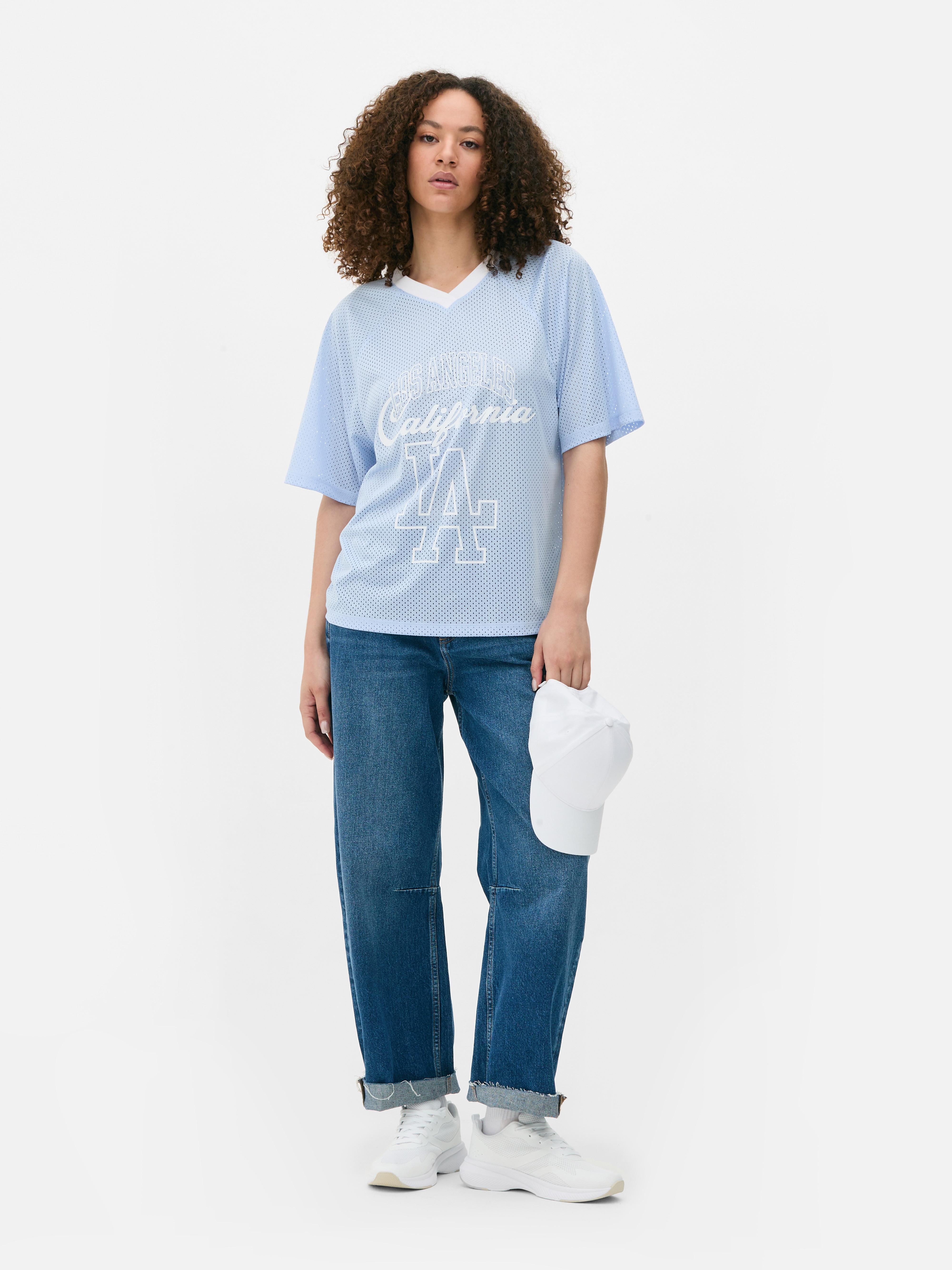 Netzstoff-T-Shirt im College-Look mit V-Ausschnitt