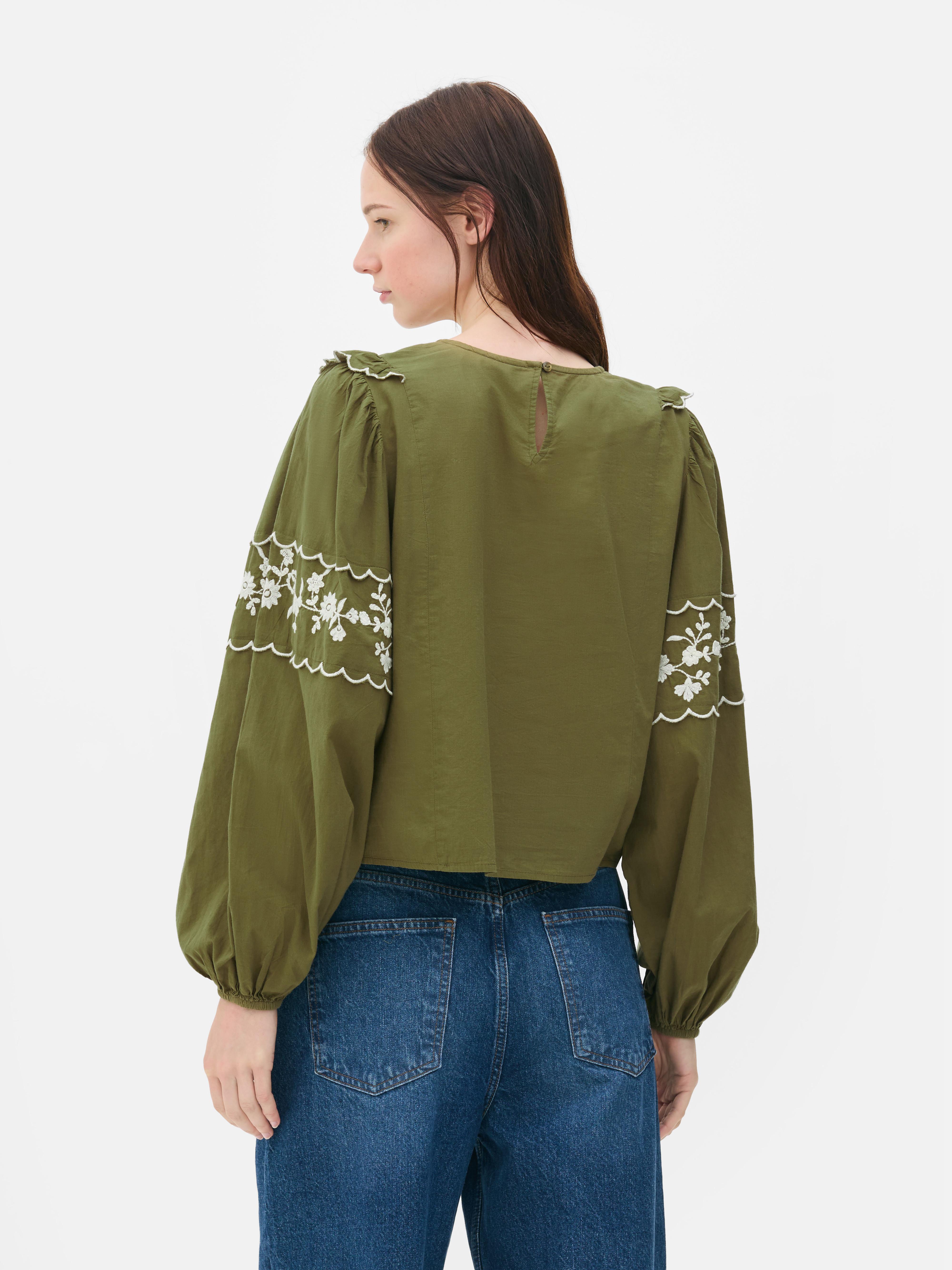 Blusa bordada manga balão