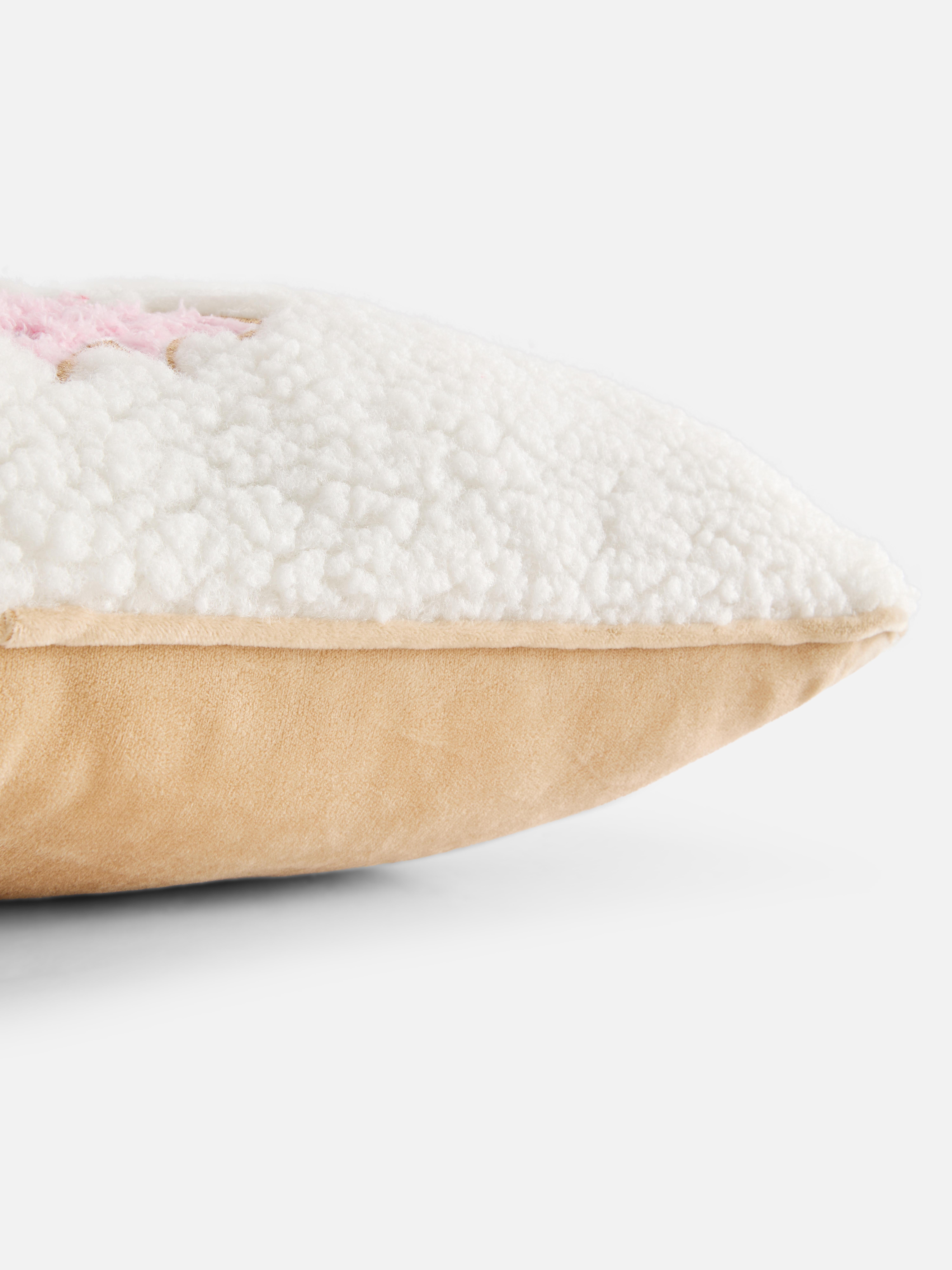 Vierkant fleece kussen met peperkoekhuis