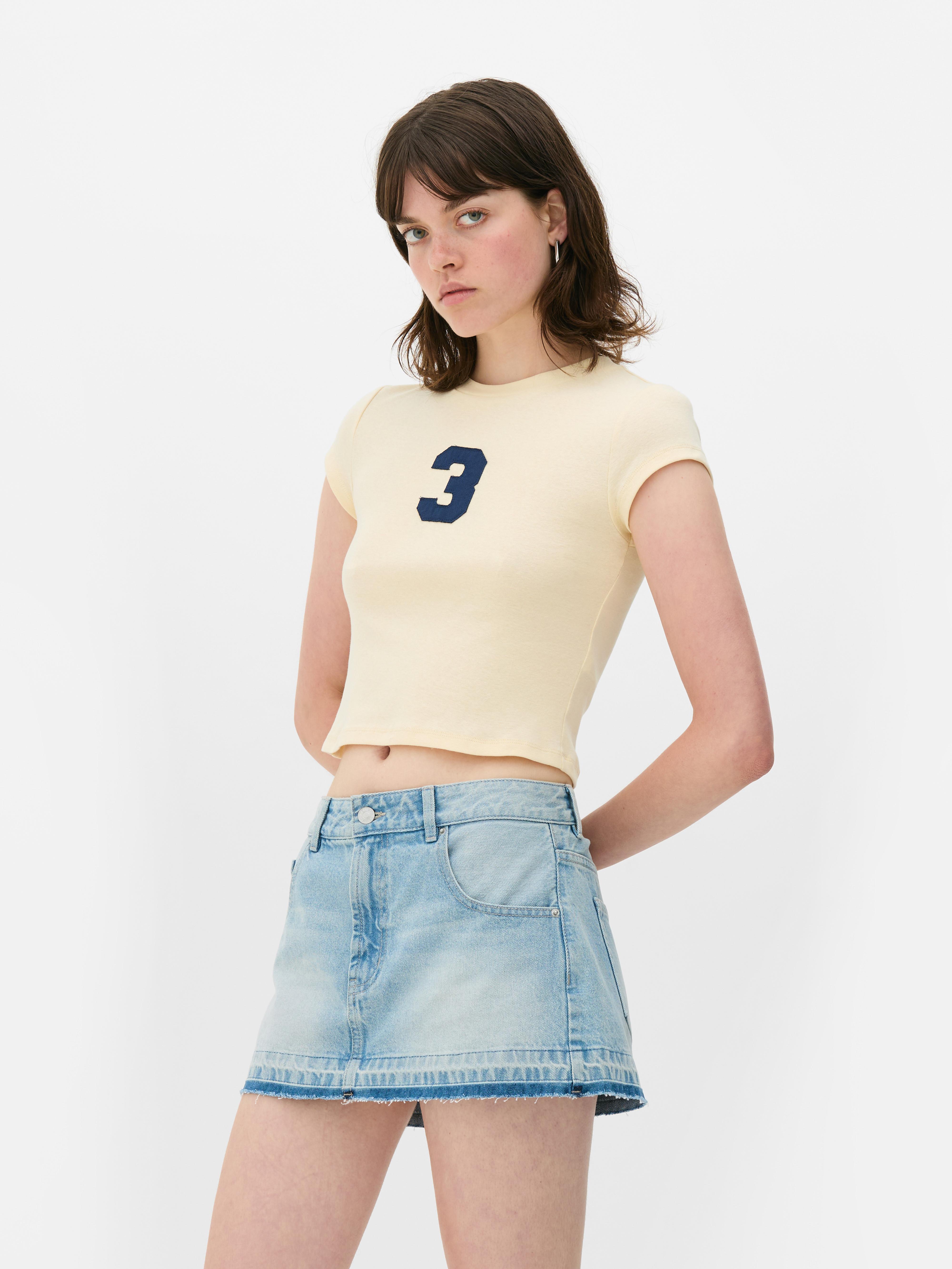T-shirt curto emblema aplique