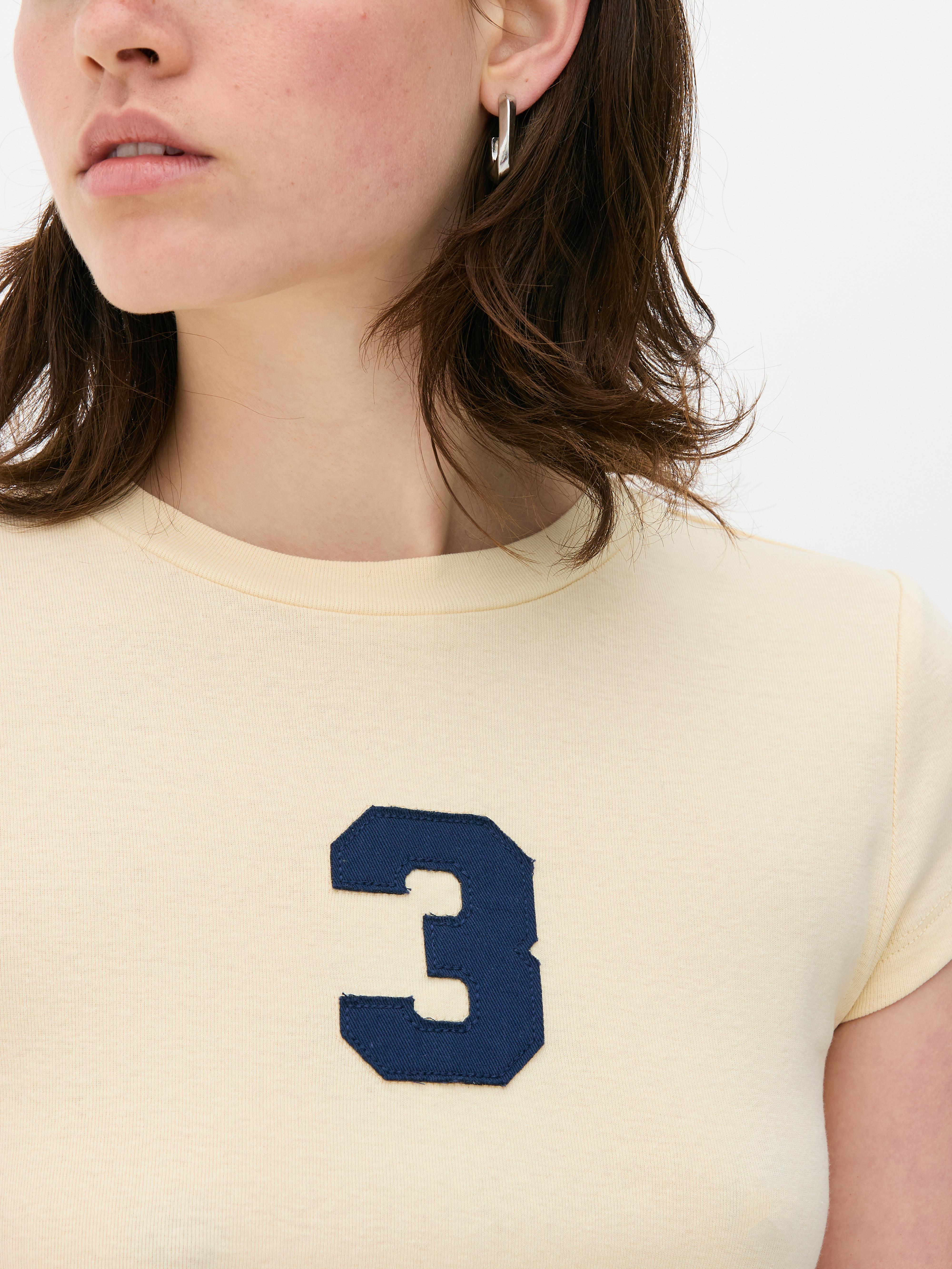 T-shirt curto emblema aplique