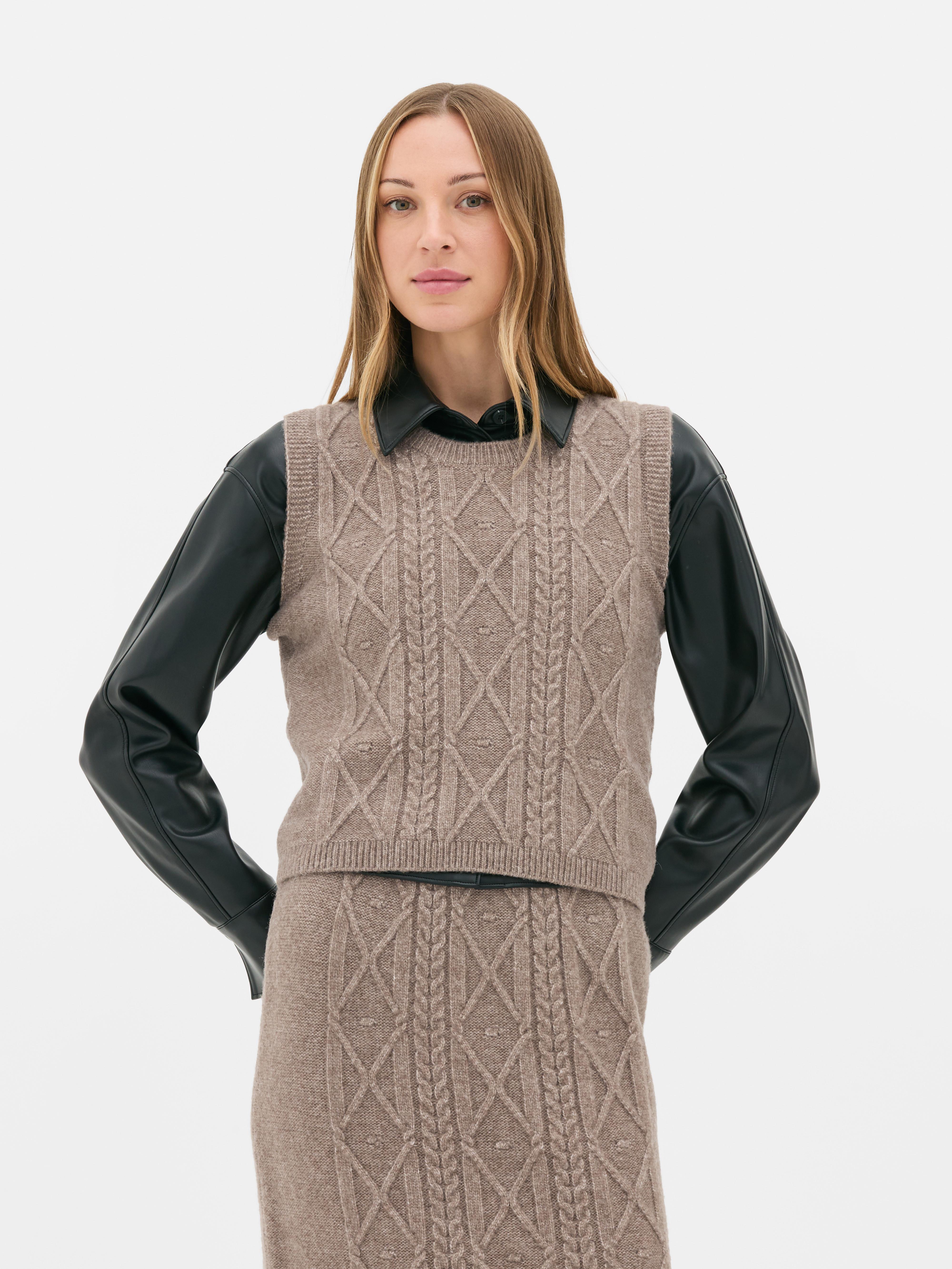 Gilet in maglia a trecce Gilet Rita Marrone