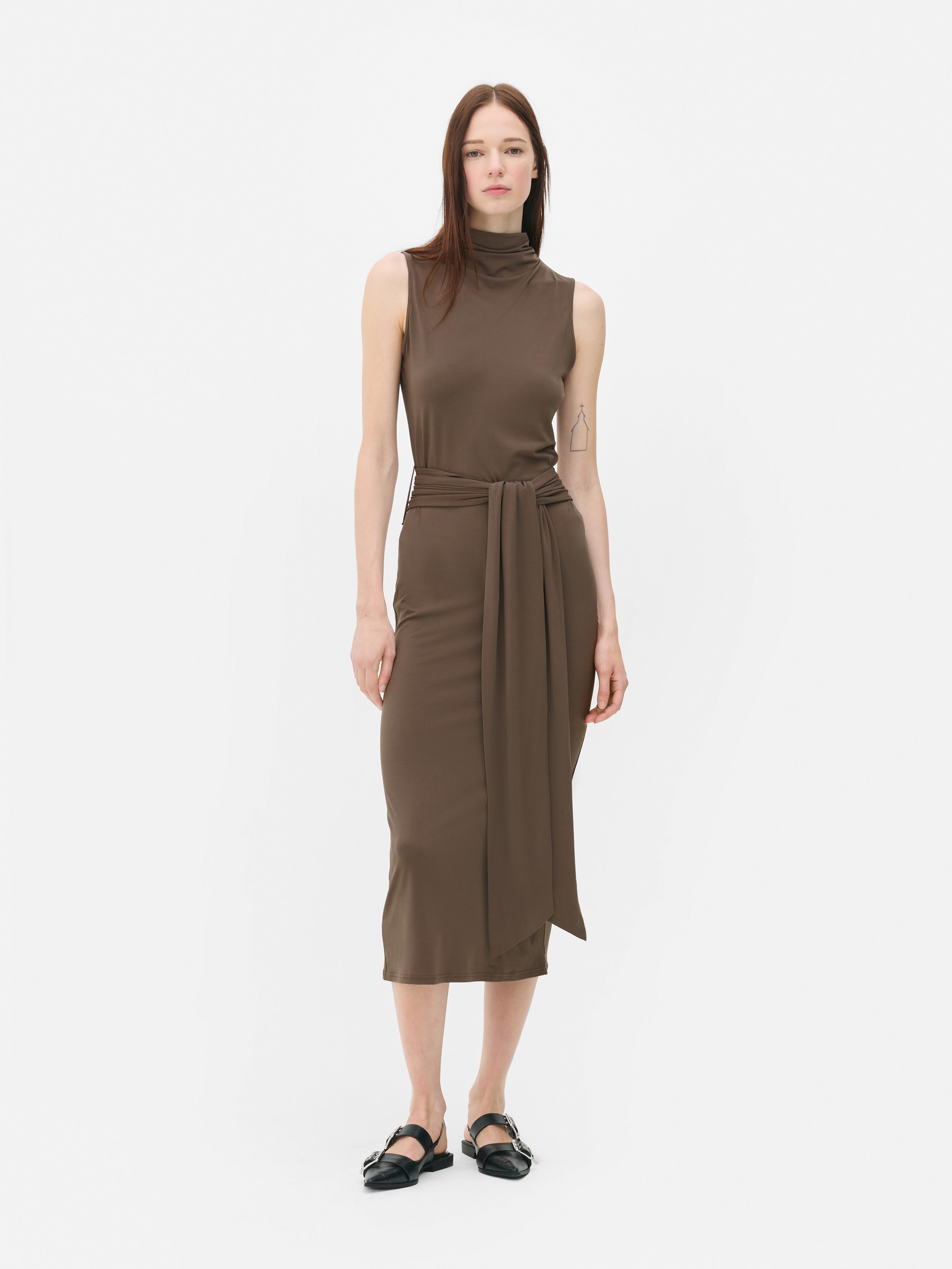 Vestido midi drapeado sin mangas