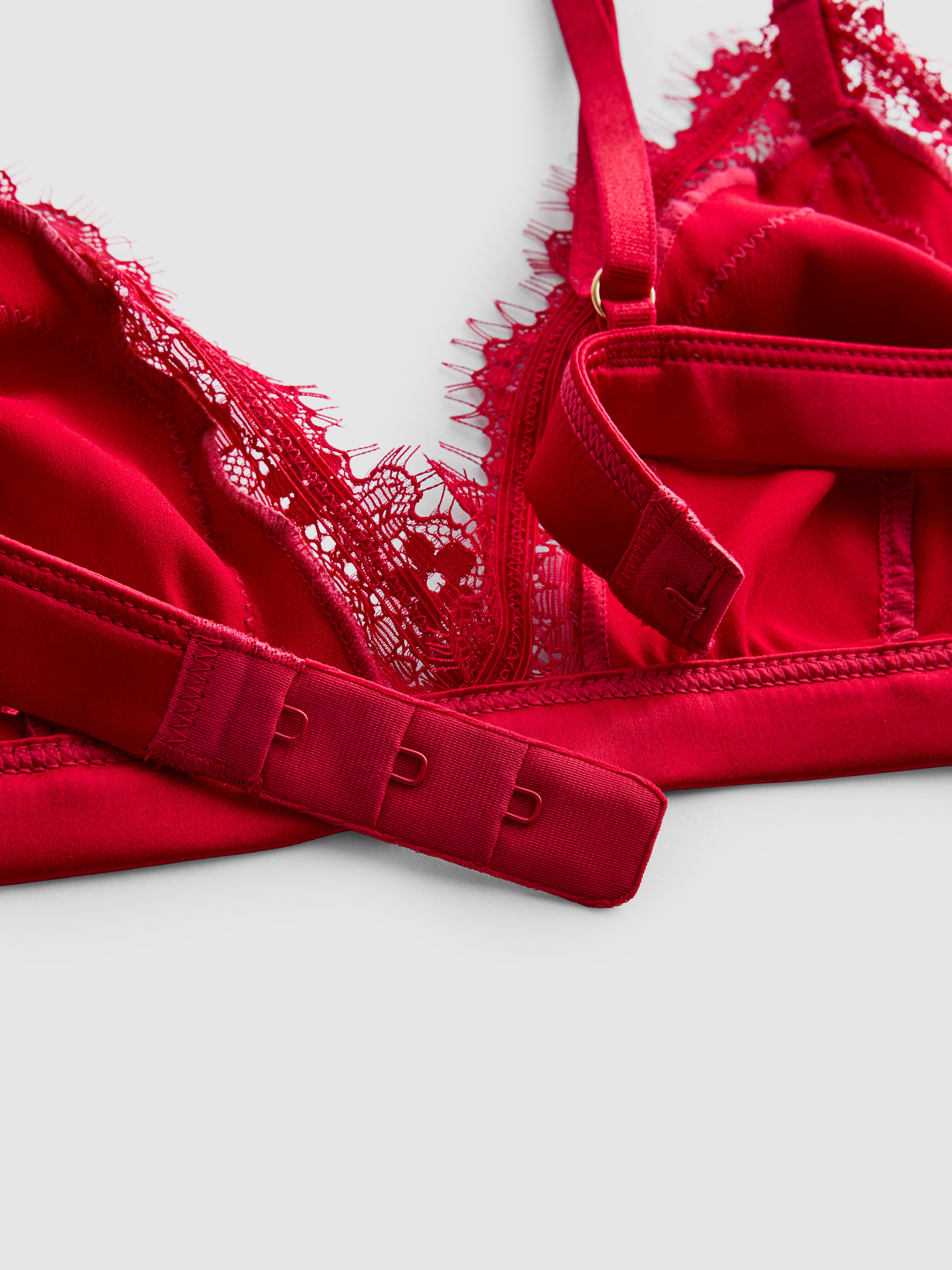 Set de sujetador y tanga triangulares de satén