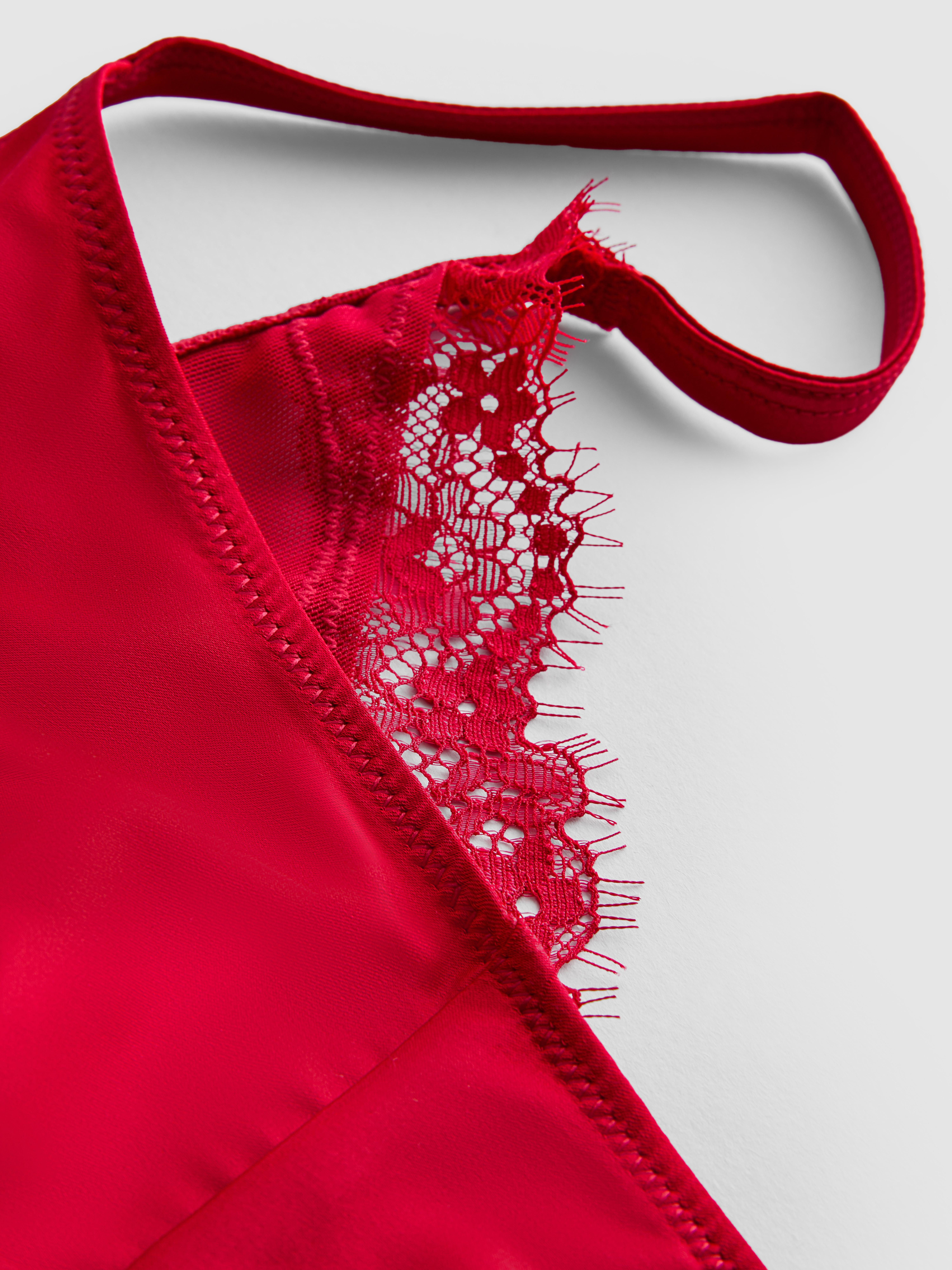 Set de sujetador y tanga triangulares de satén