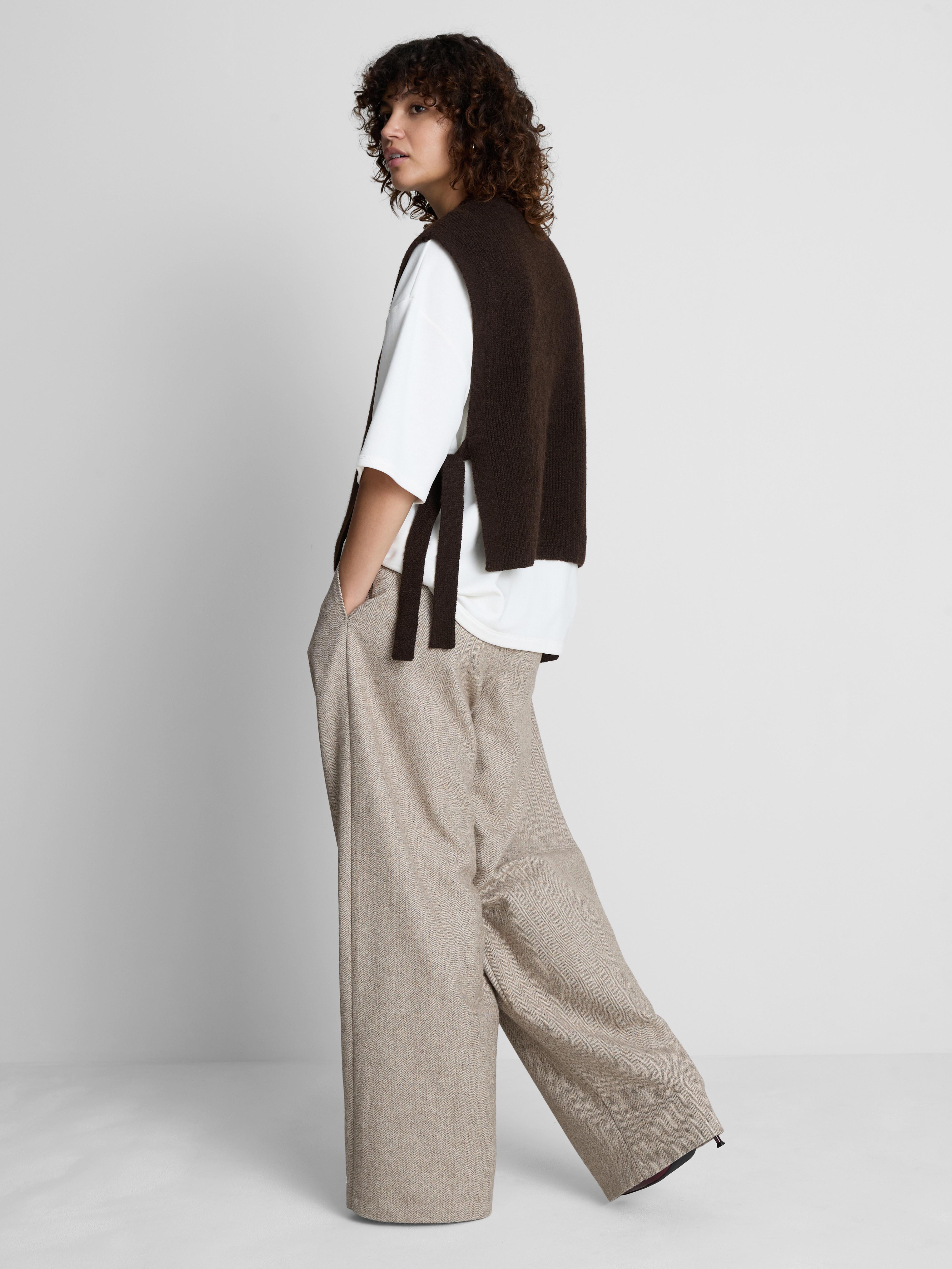 Knitted Tie Side Bib