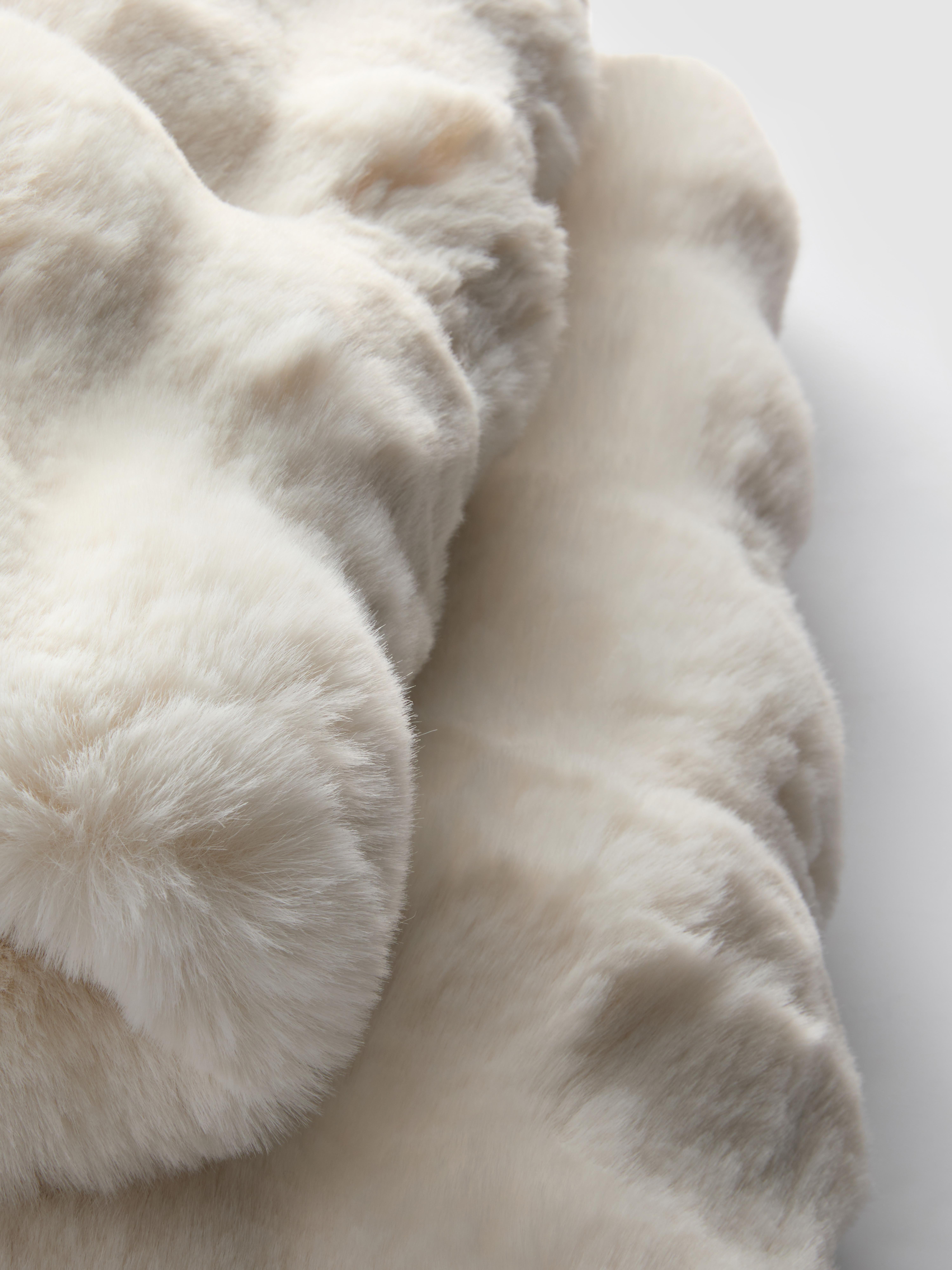 Fleece Bubble Throw