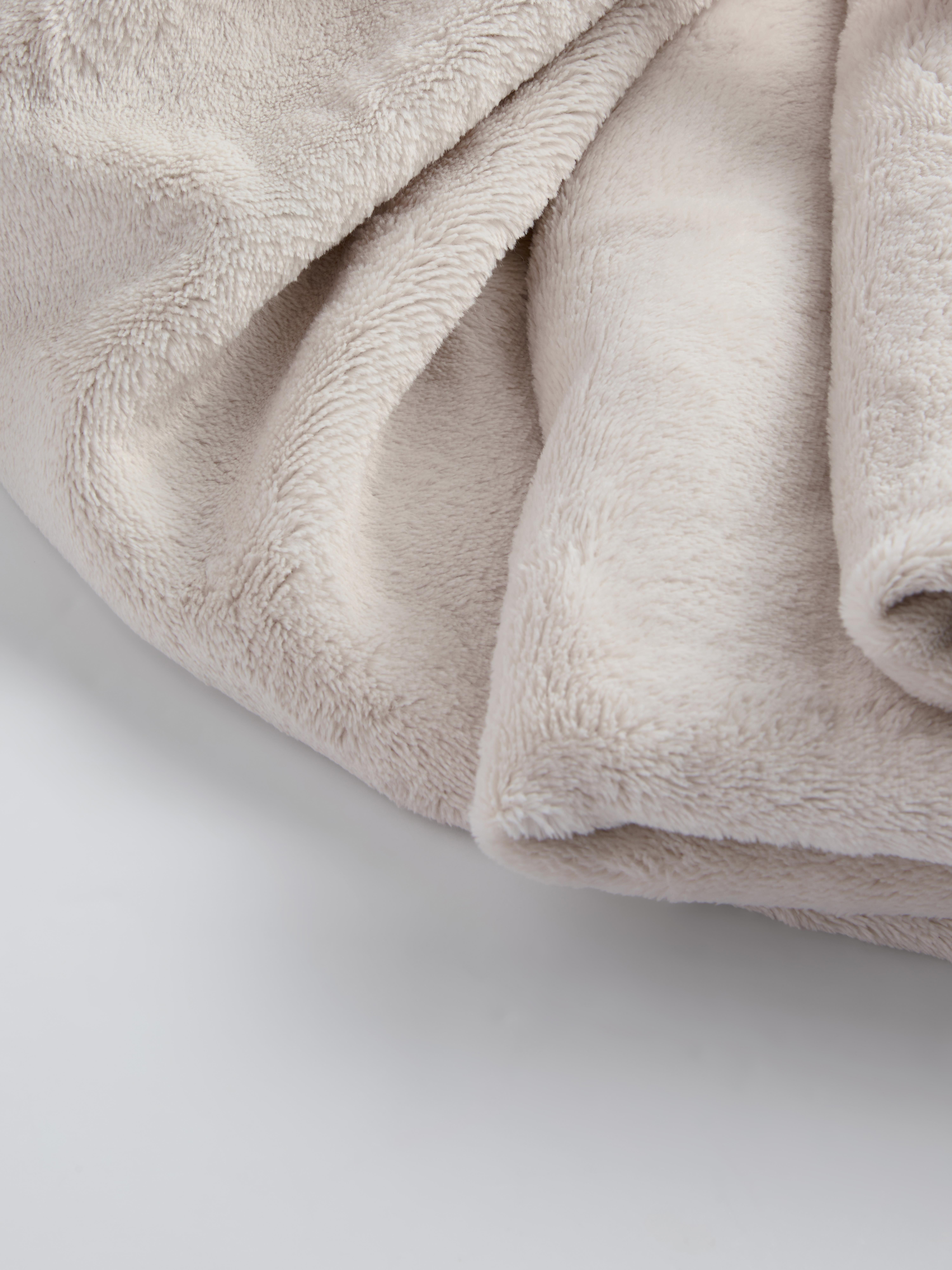 Soft Tasseled Throw