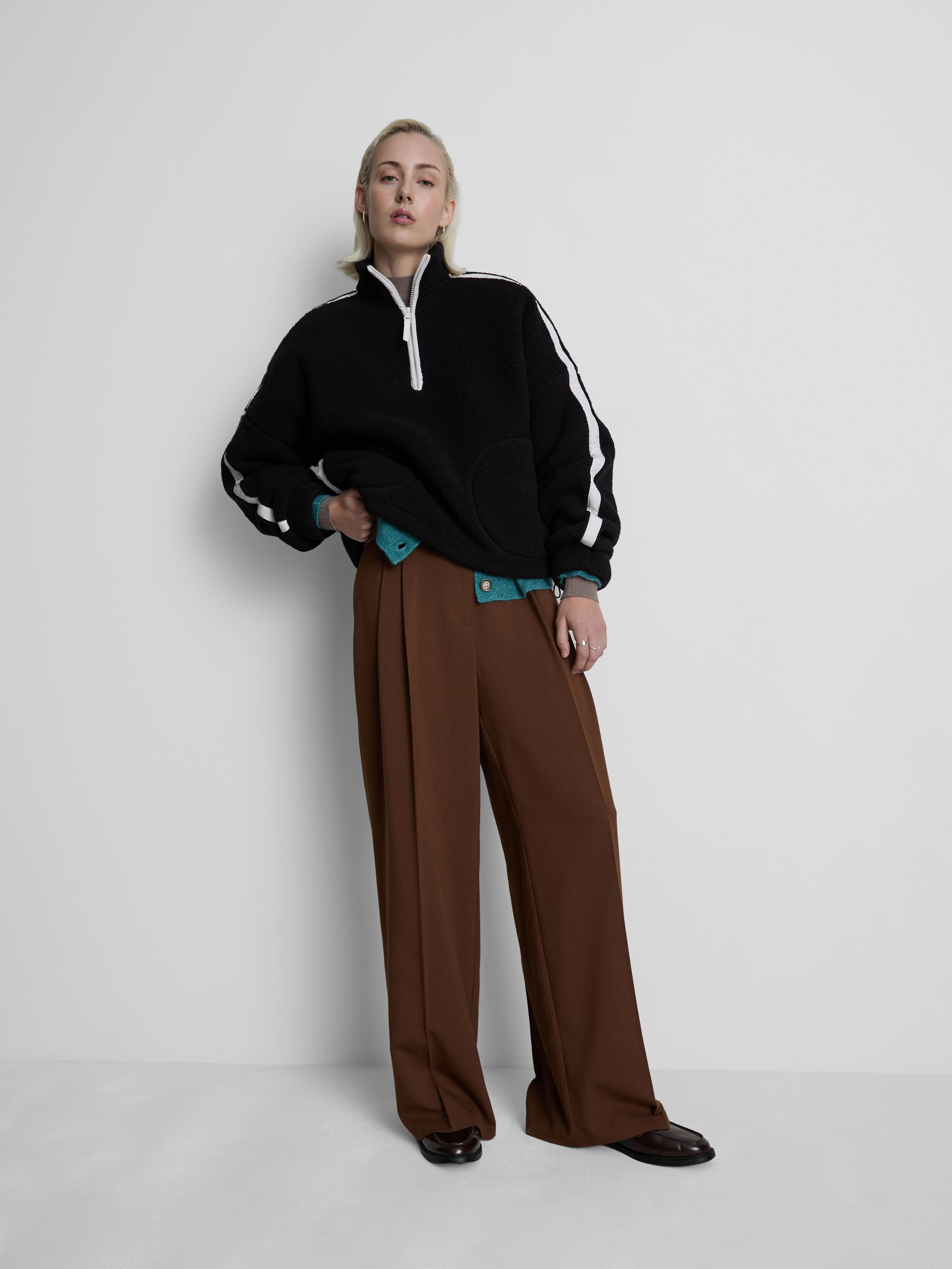 Flísový svetr s kontrastními prvky