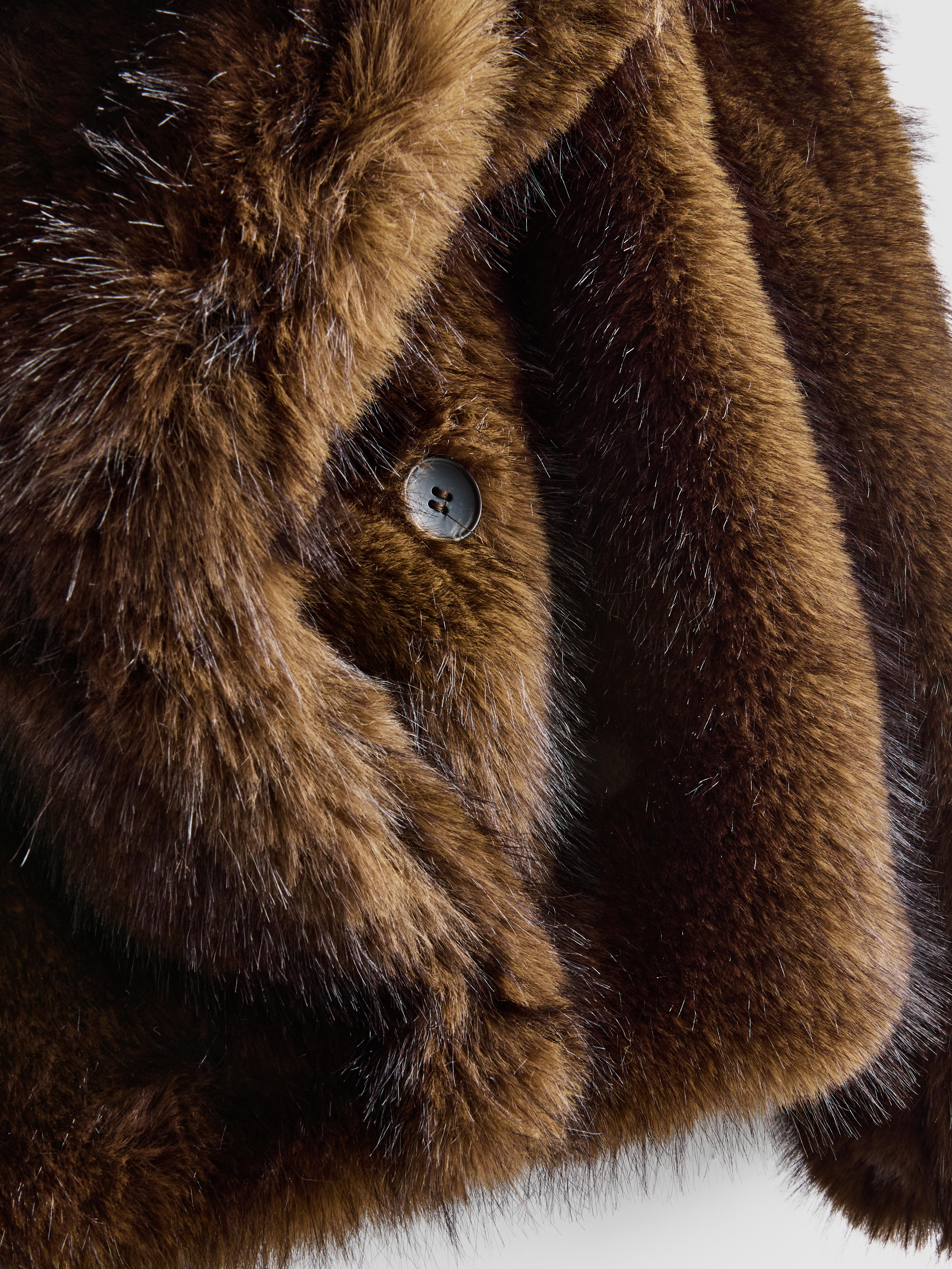 Veste courte en fausse fourrure