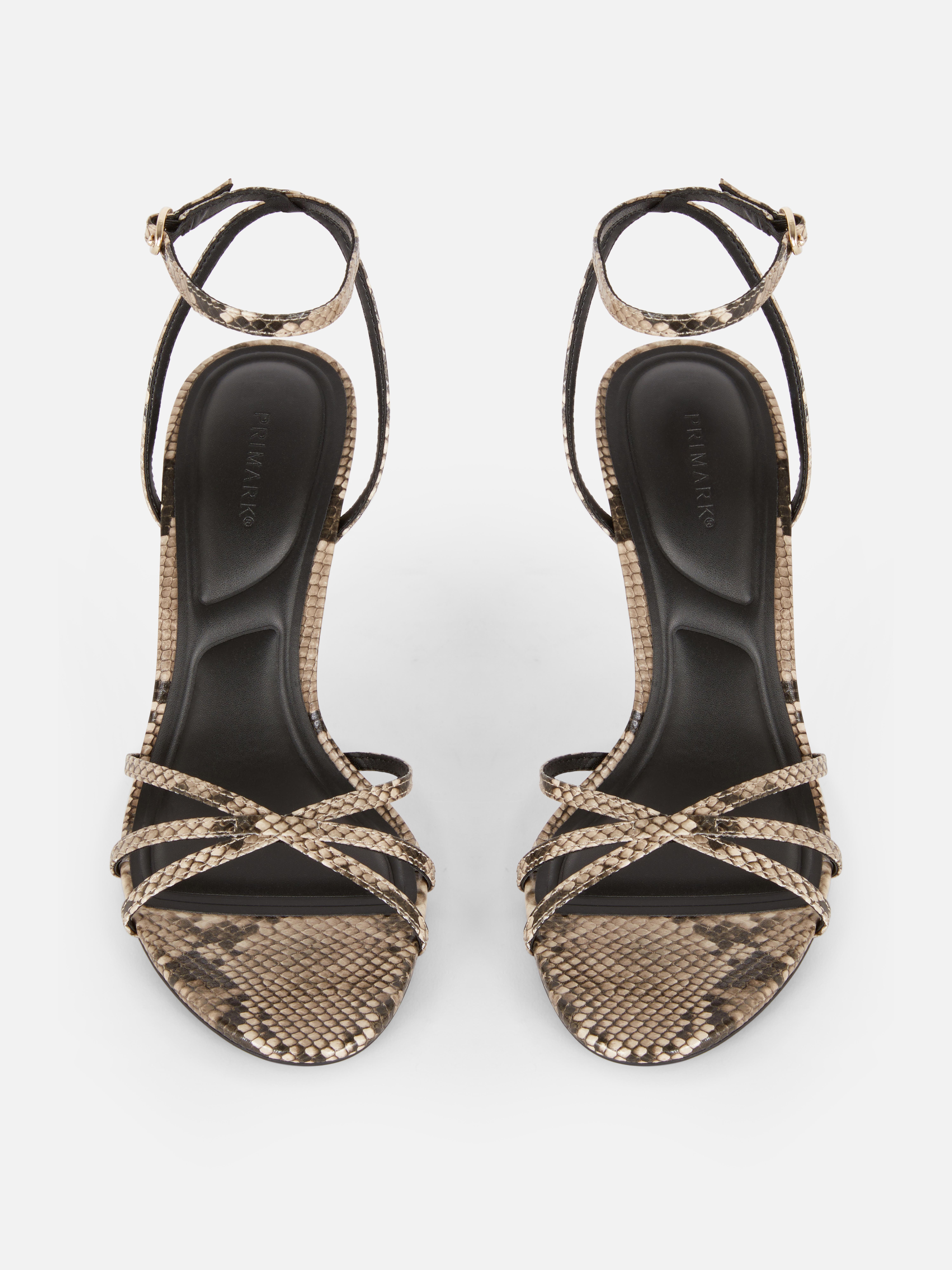Minimalistische sandalen met hak