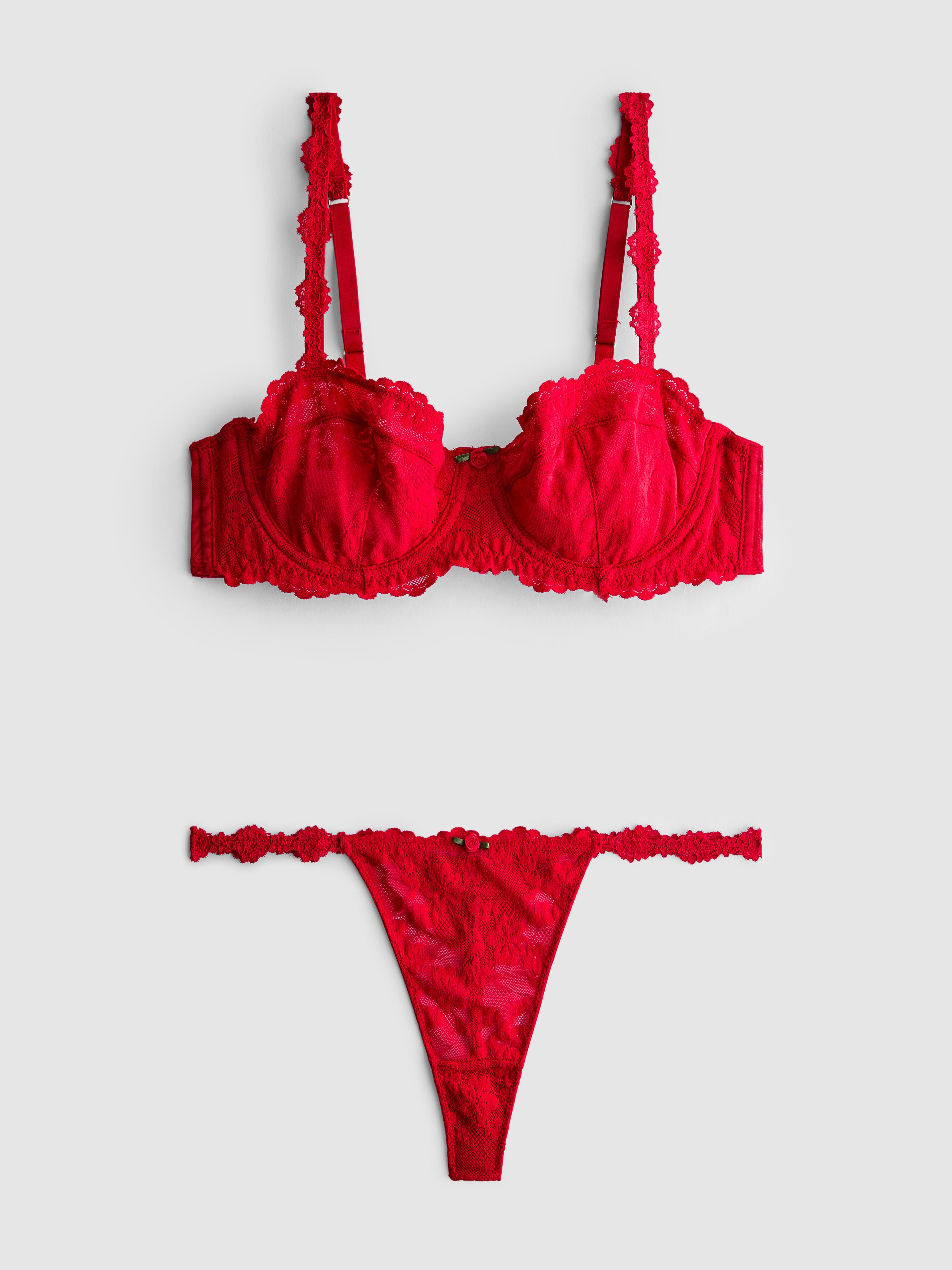 Kanten lingerieset met balcony bh en string