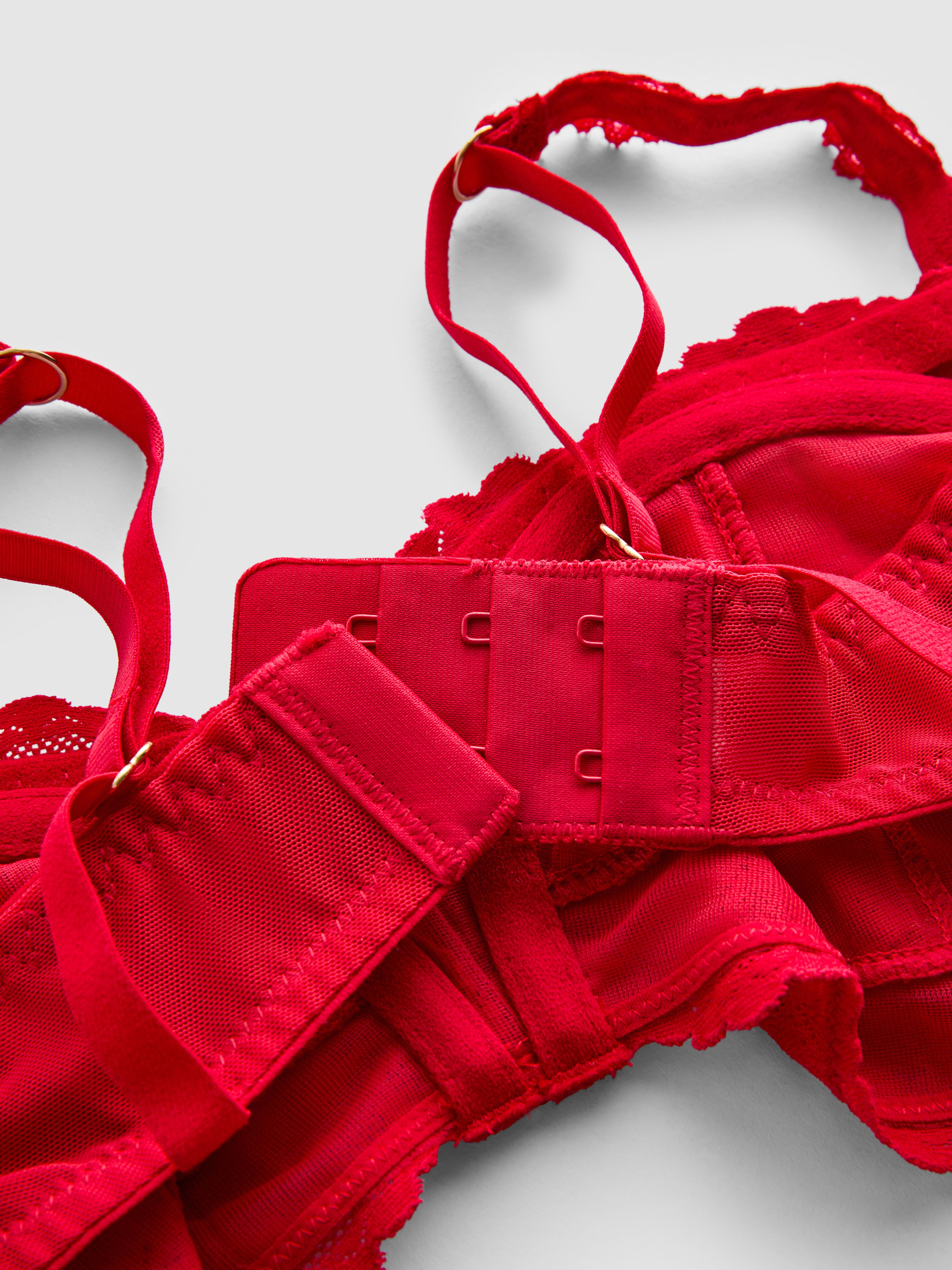 Kanten lingerieset met balcony bh en string