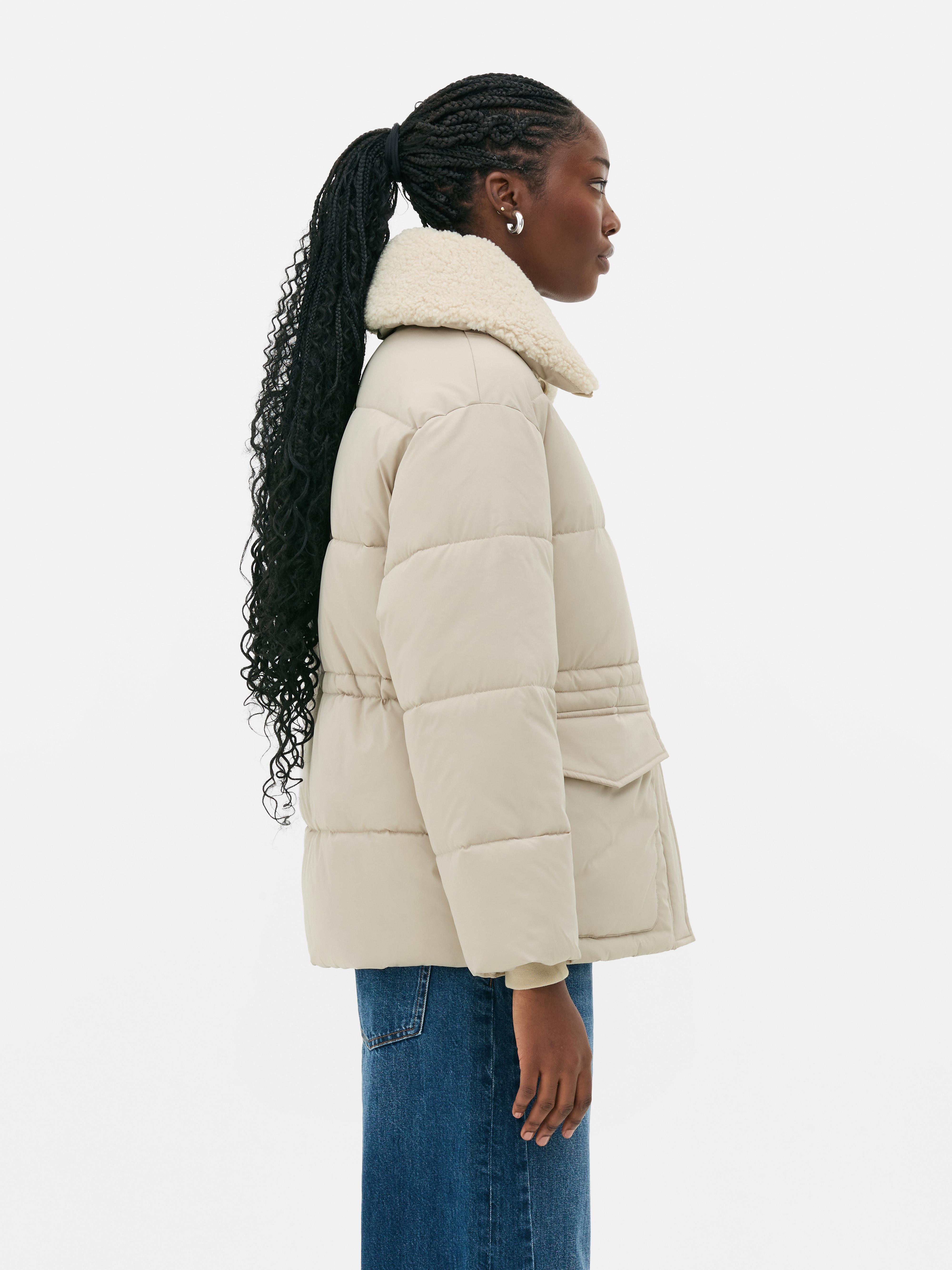 Húzott derekú, bundapolár-galléros kabát