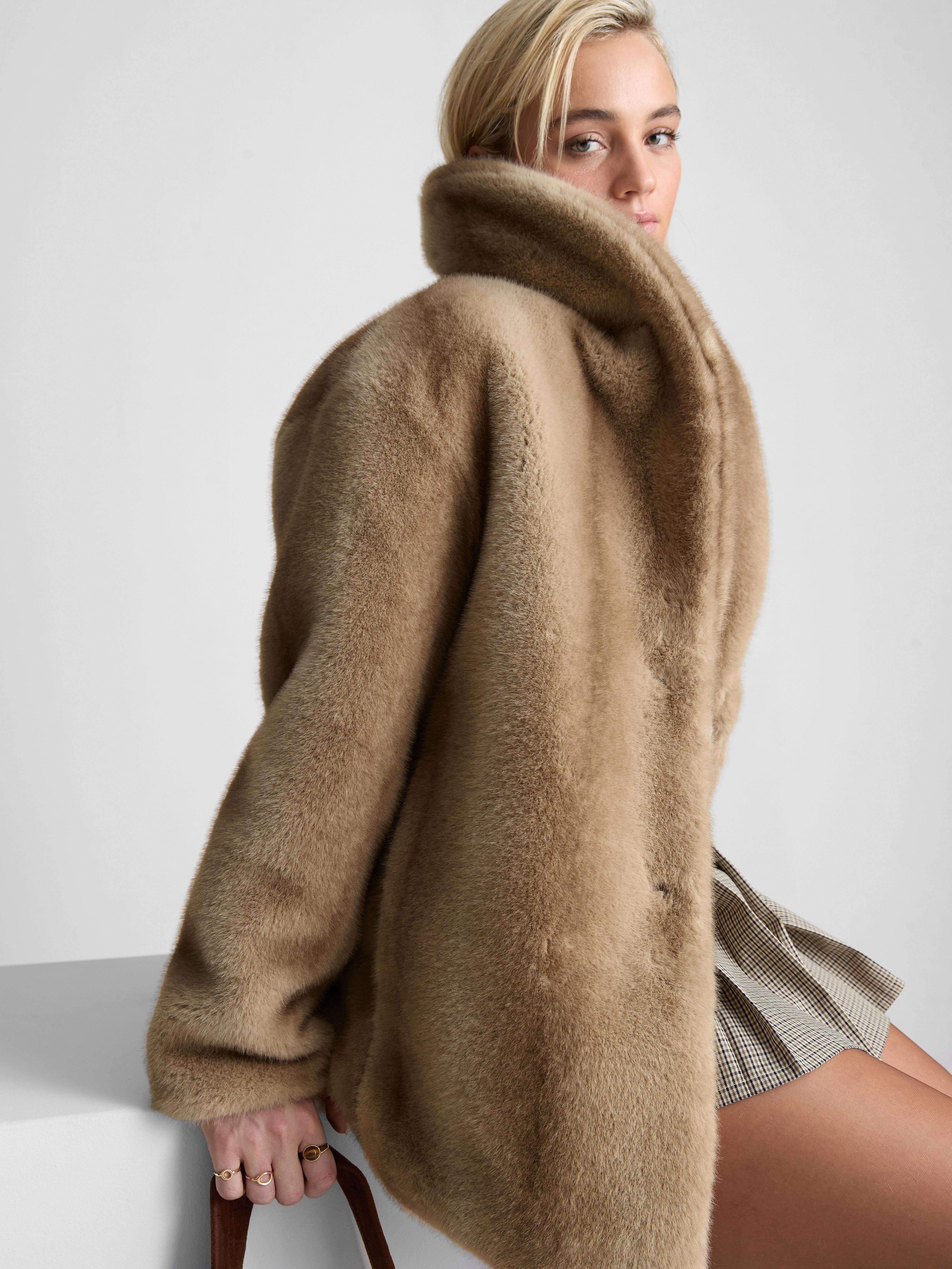 Exaggerated Shawl Faux Fur Coat