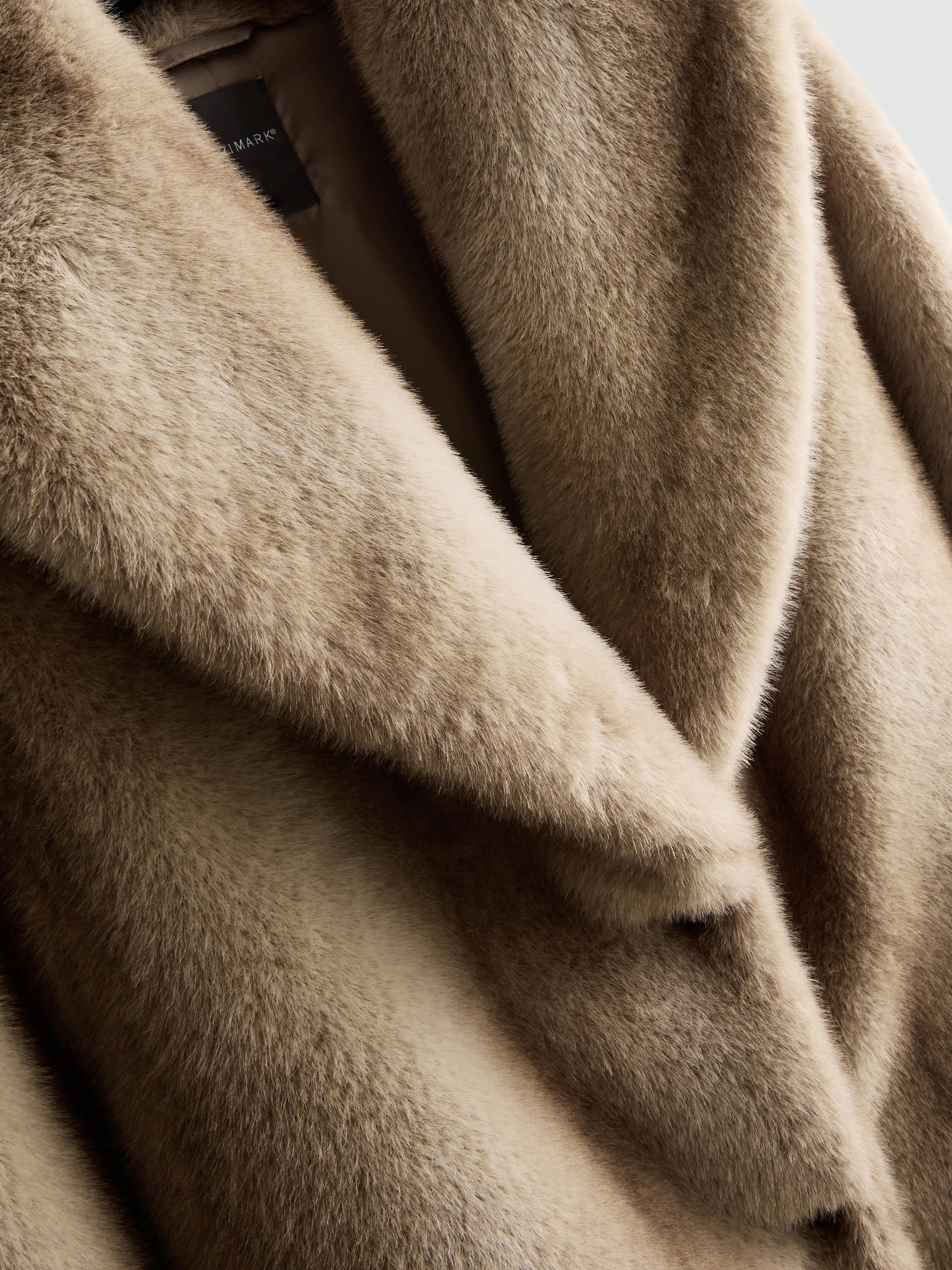 Exaggerated Shawl Faux Fur Coat