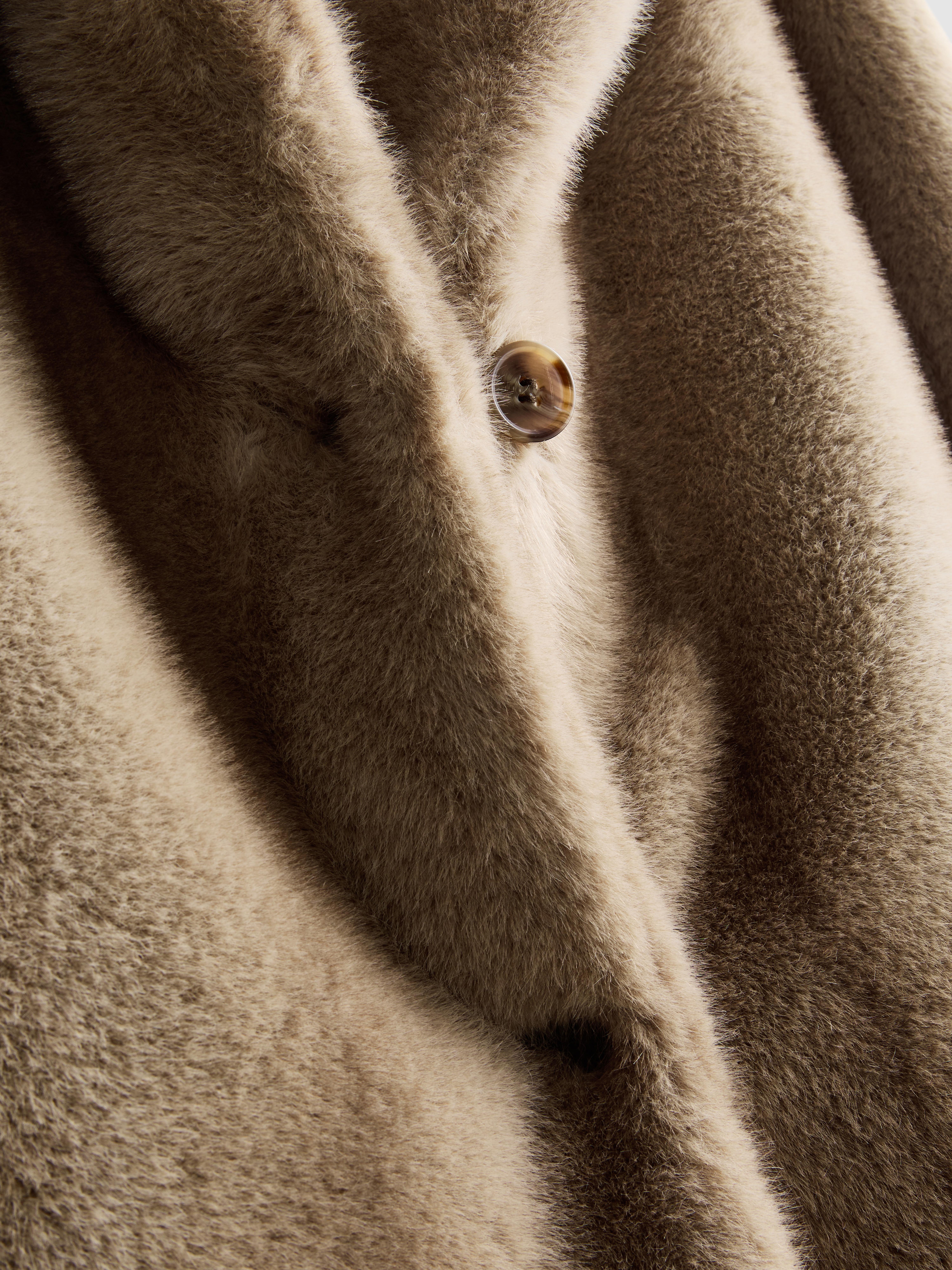 Exaggerated Shawl Faux Fur Coat