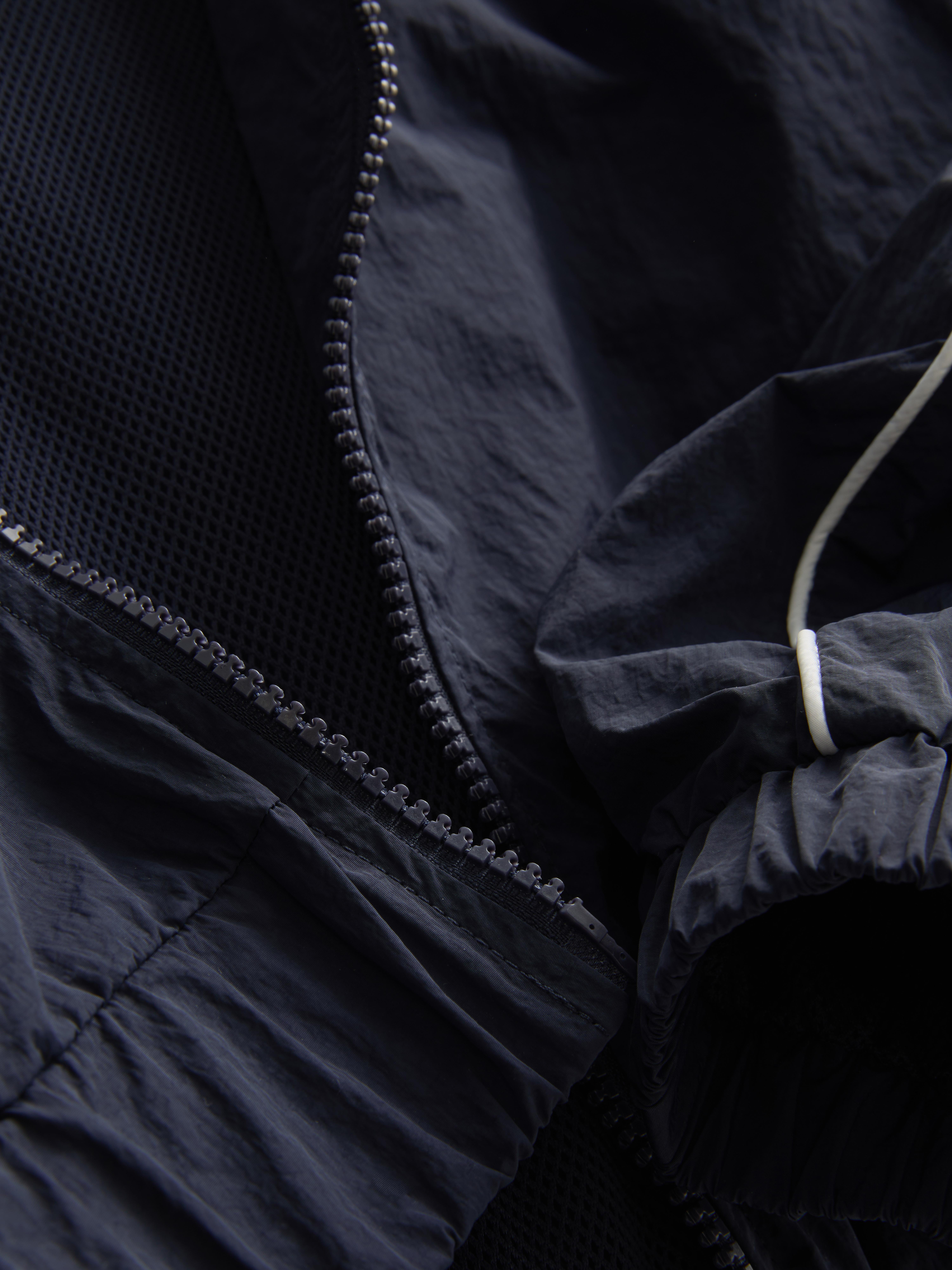 Shell-Jacke mit kontrastfarbener Paspelierung